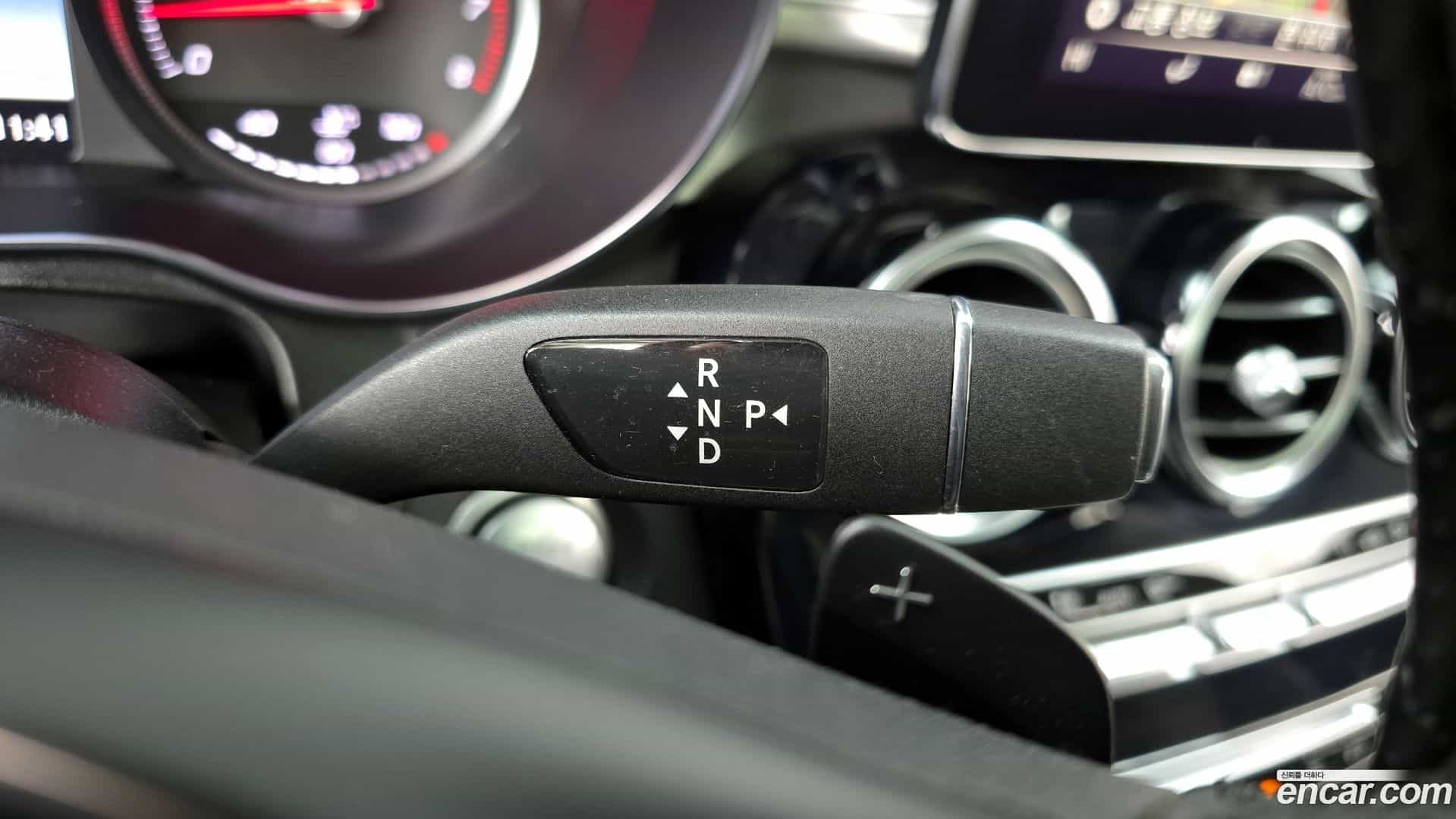 GLC-Class Mercedes-Benz 2019.10-INNER-009