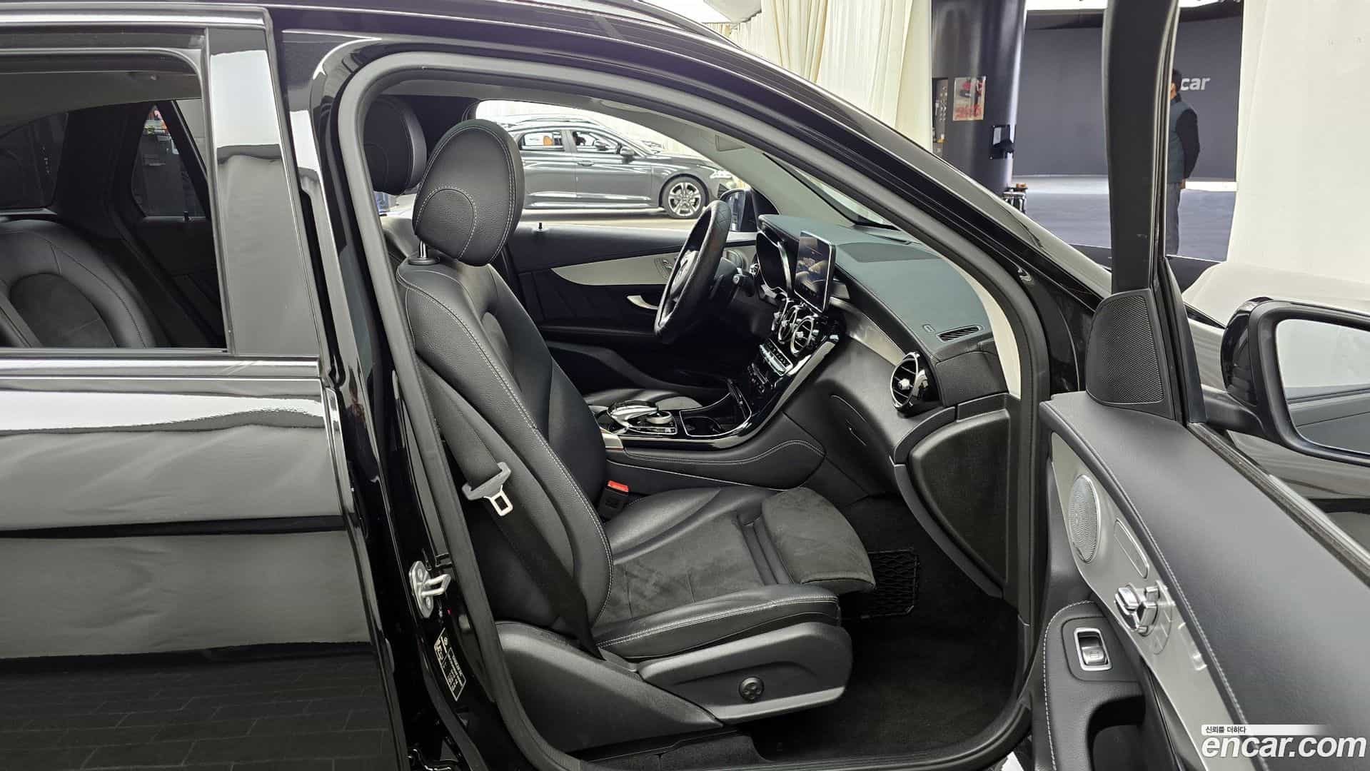 GLC-Class Mercedes-Benz 2019.10-OPTION-015