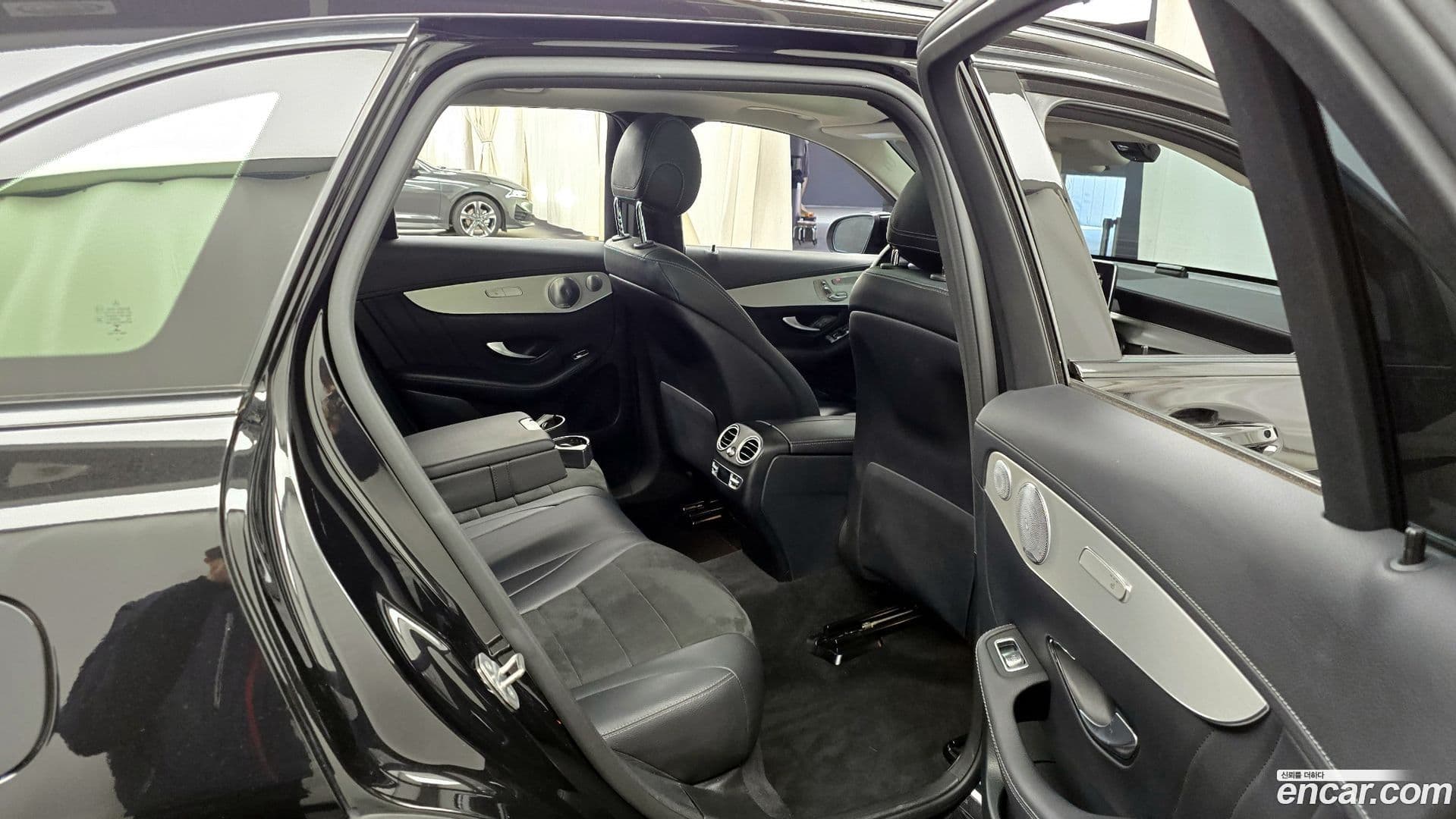 Main__Slider__Photo:GLC-Class Mercedes-Benz 2019.10-11