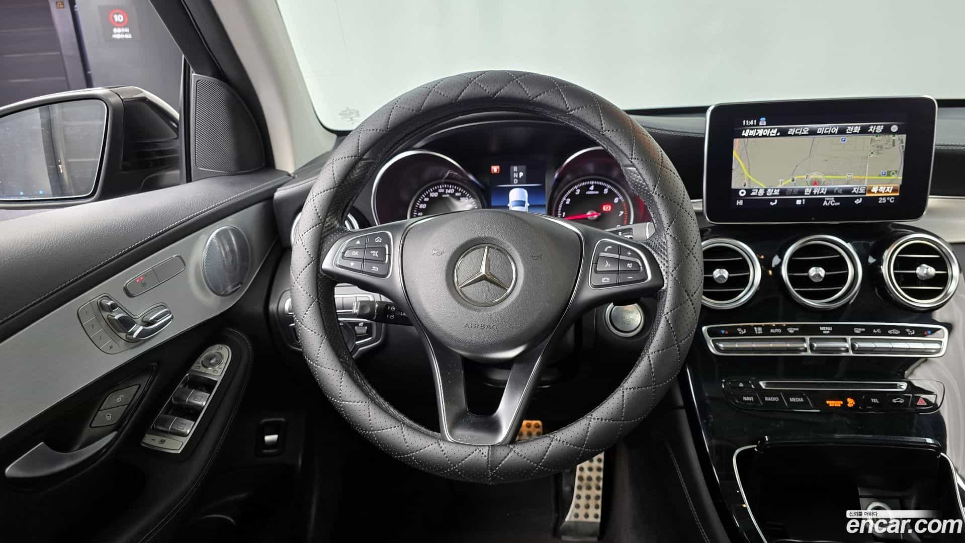 GLC-Class Mercedes-Benz 2019.10-OPTION-017