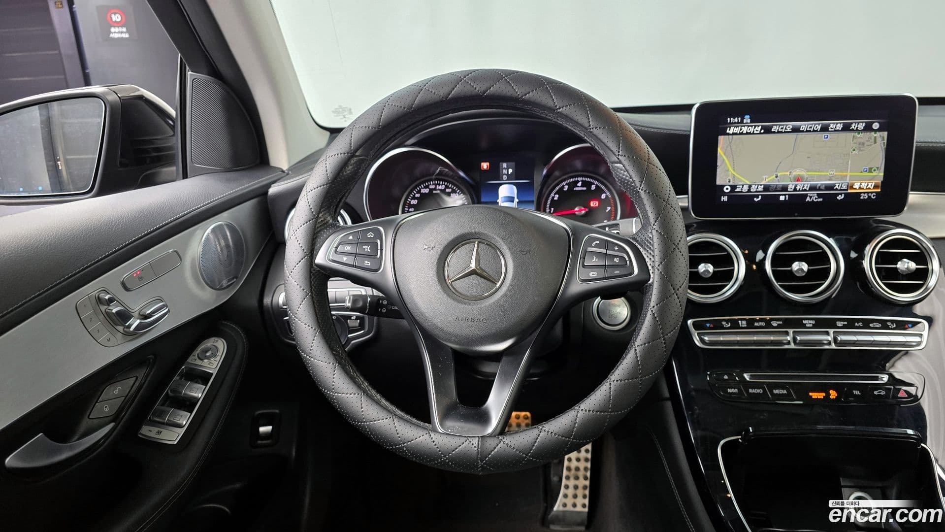 Main__Slider__Photo:GLC-Class Mercedes-Benz 2019.10-12