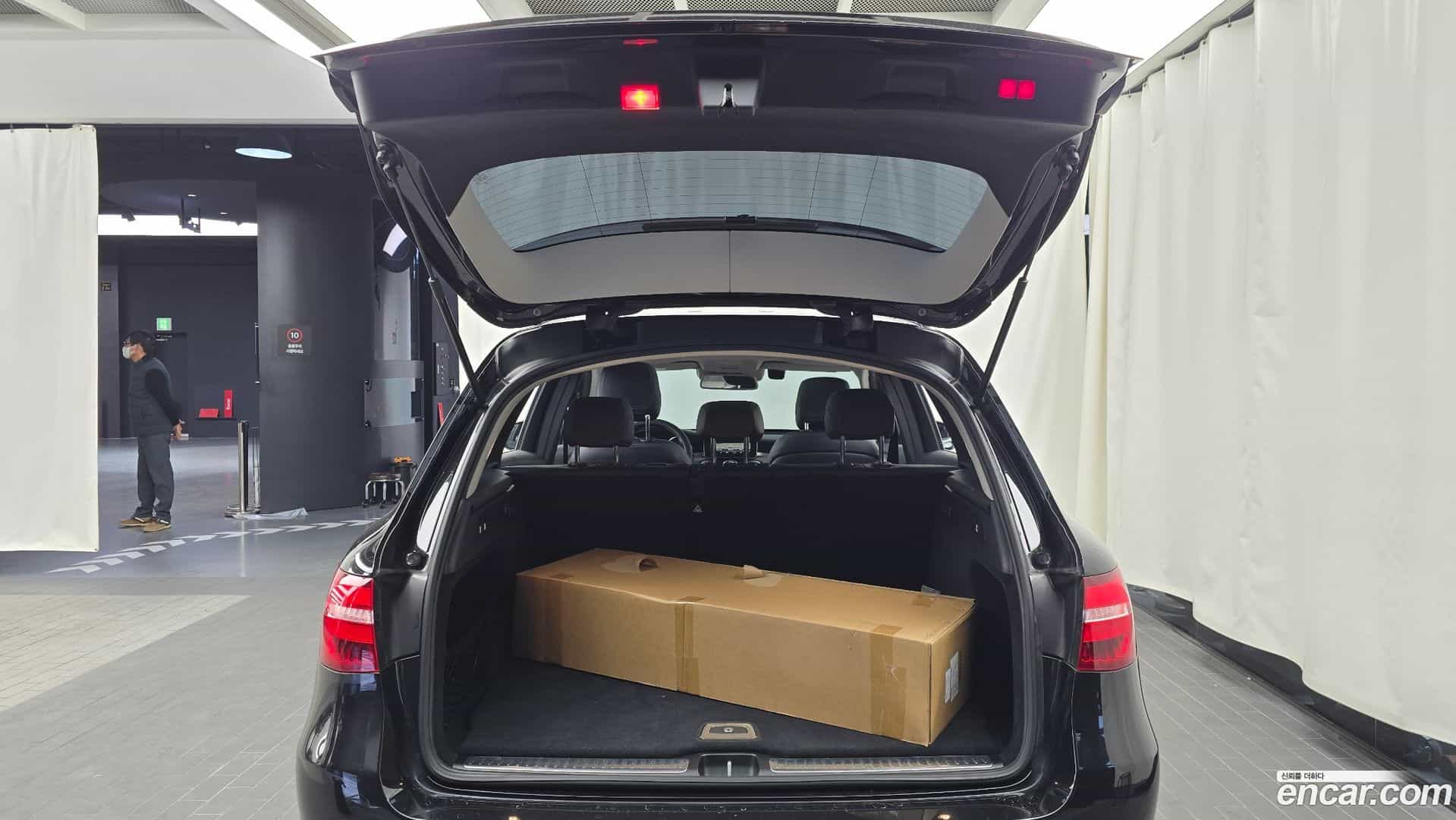 GLC-Class Mercedes-Benz 2019.10-OPTION-024