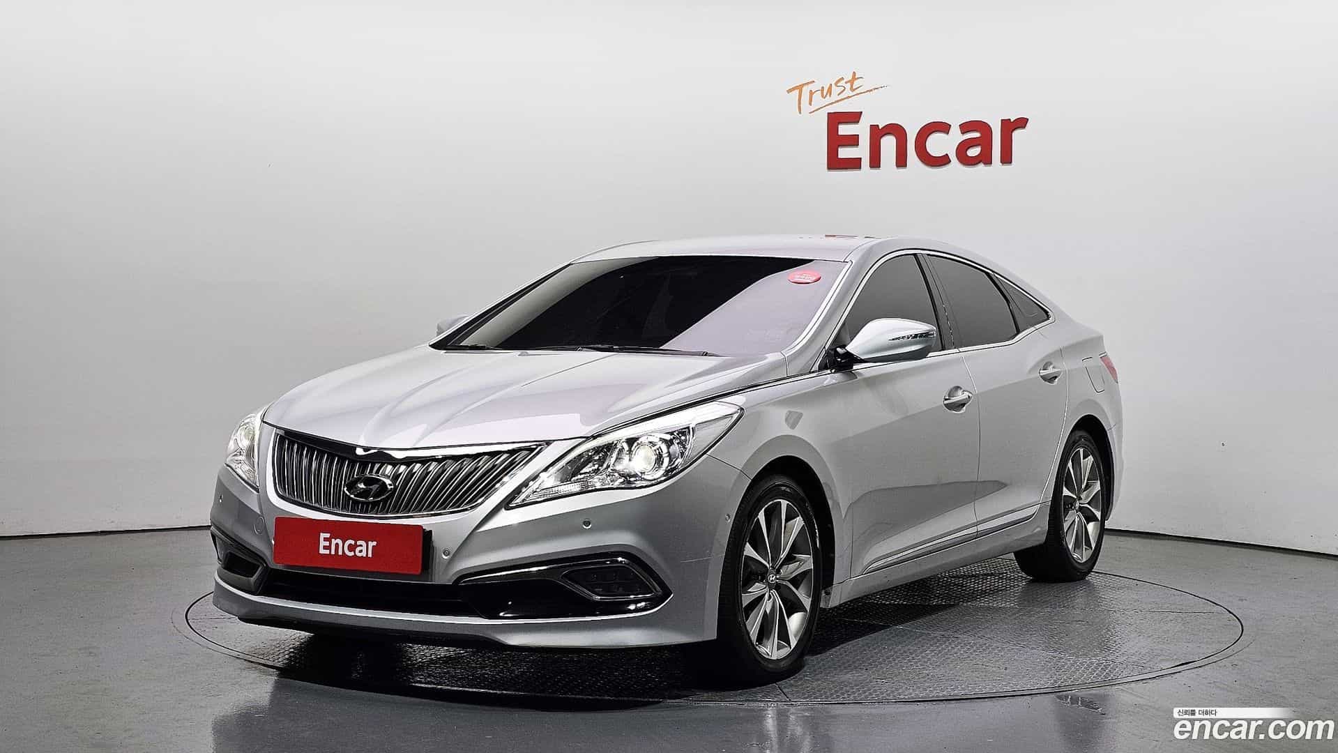 Grandeur Hyundai 2015.9-OUTER-001