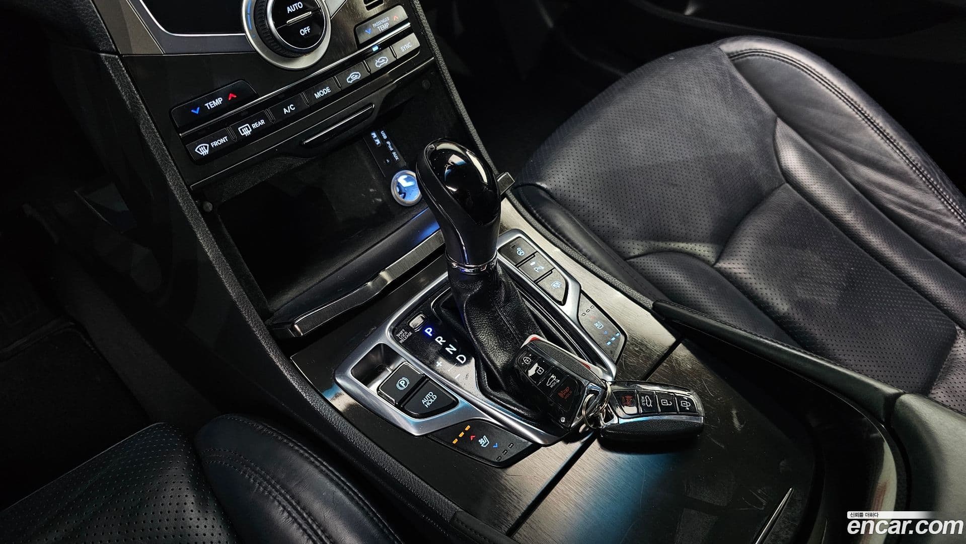 Main__Slider__Photo:Grandeur Hyundai 2015.9-8