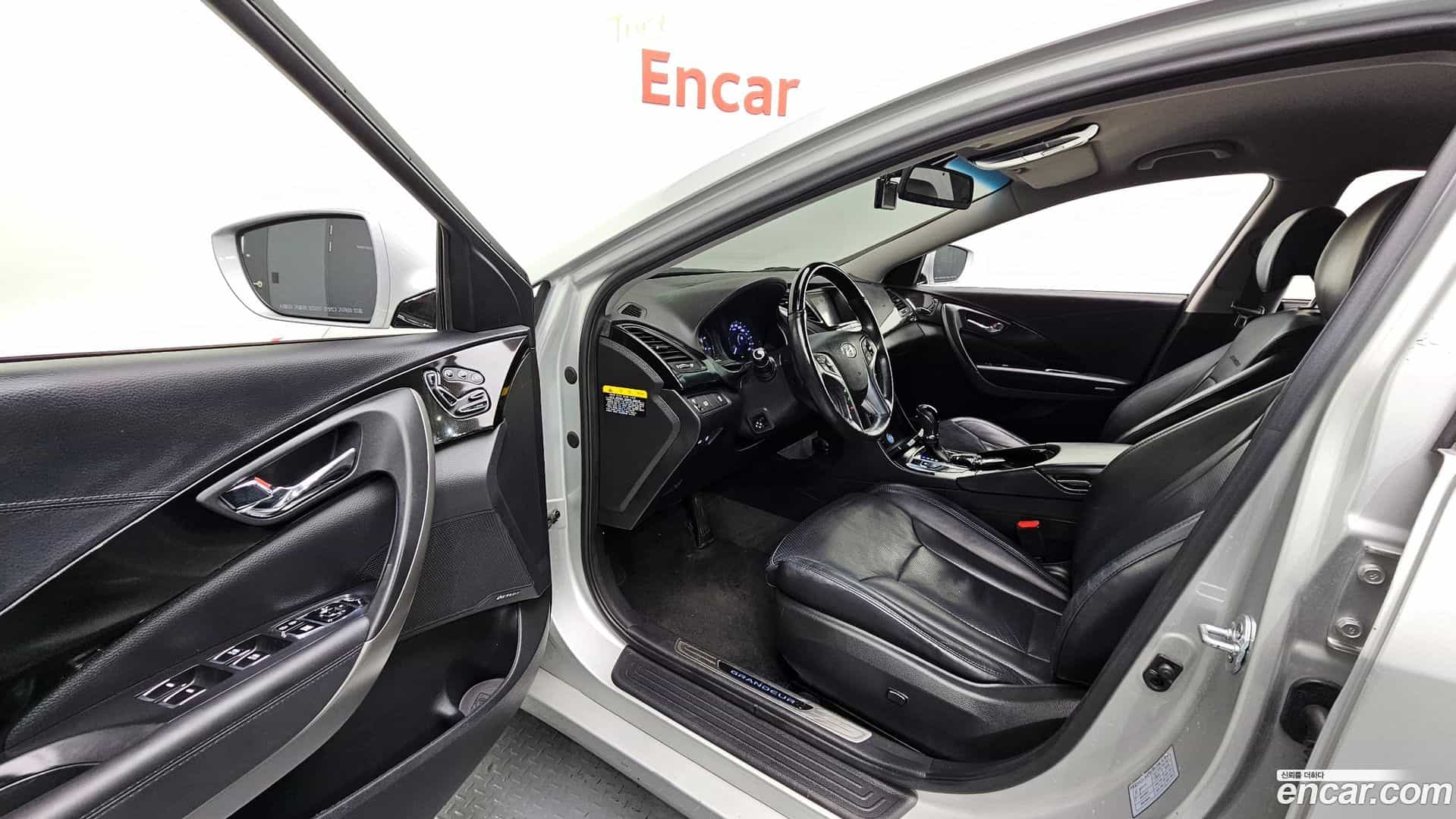 Grandeur Hyundai 2015.9-INNER-010