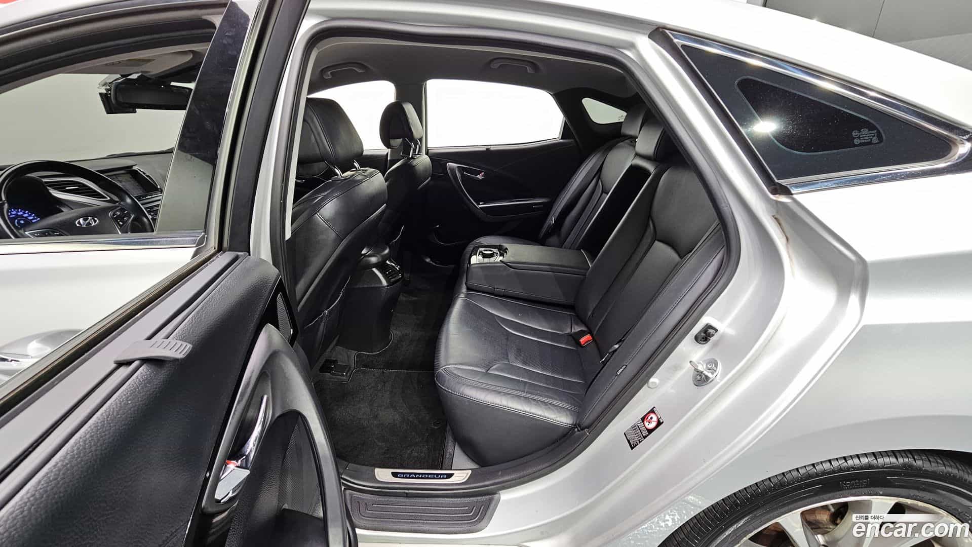 Grandeur Hyundai 2015.9-OPTION-015