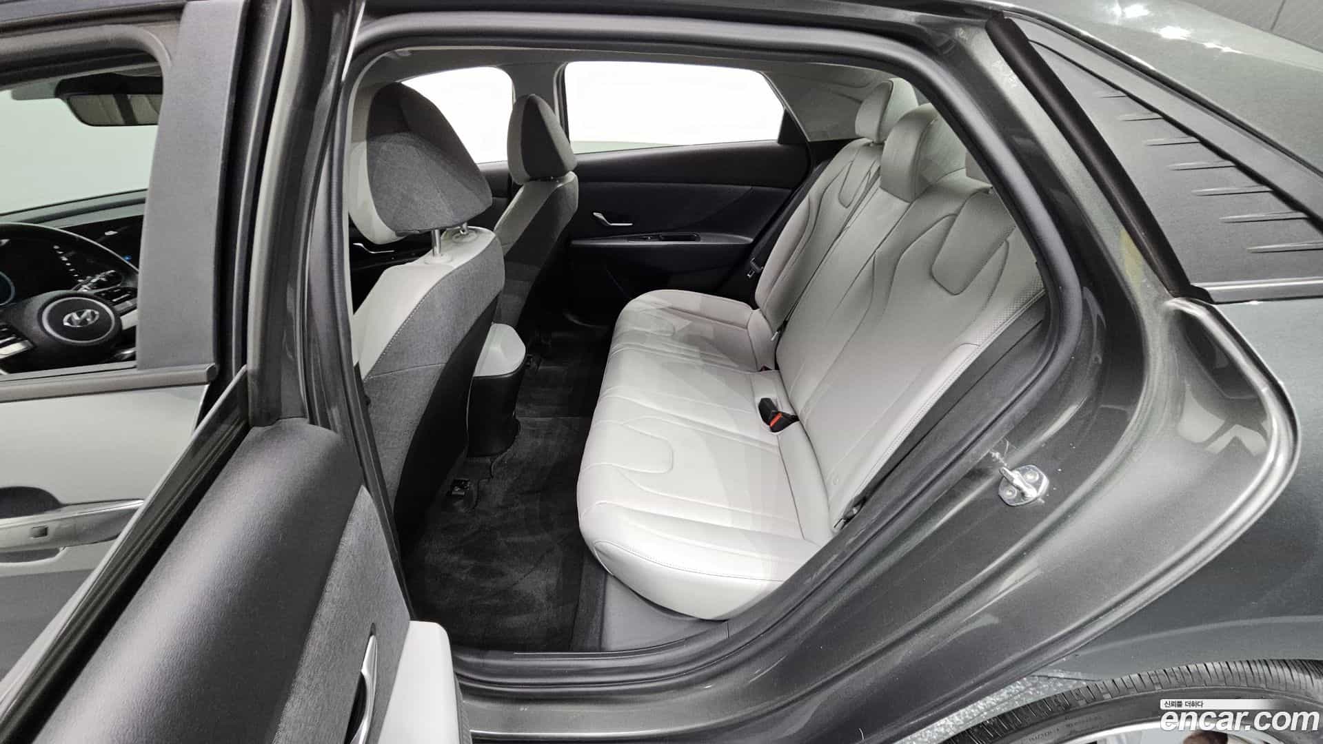 AVANTE Hyundai 2020.10-OPTION-015