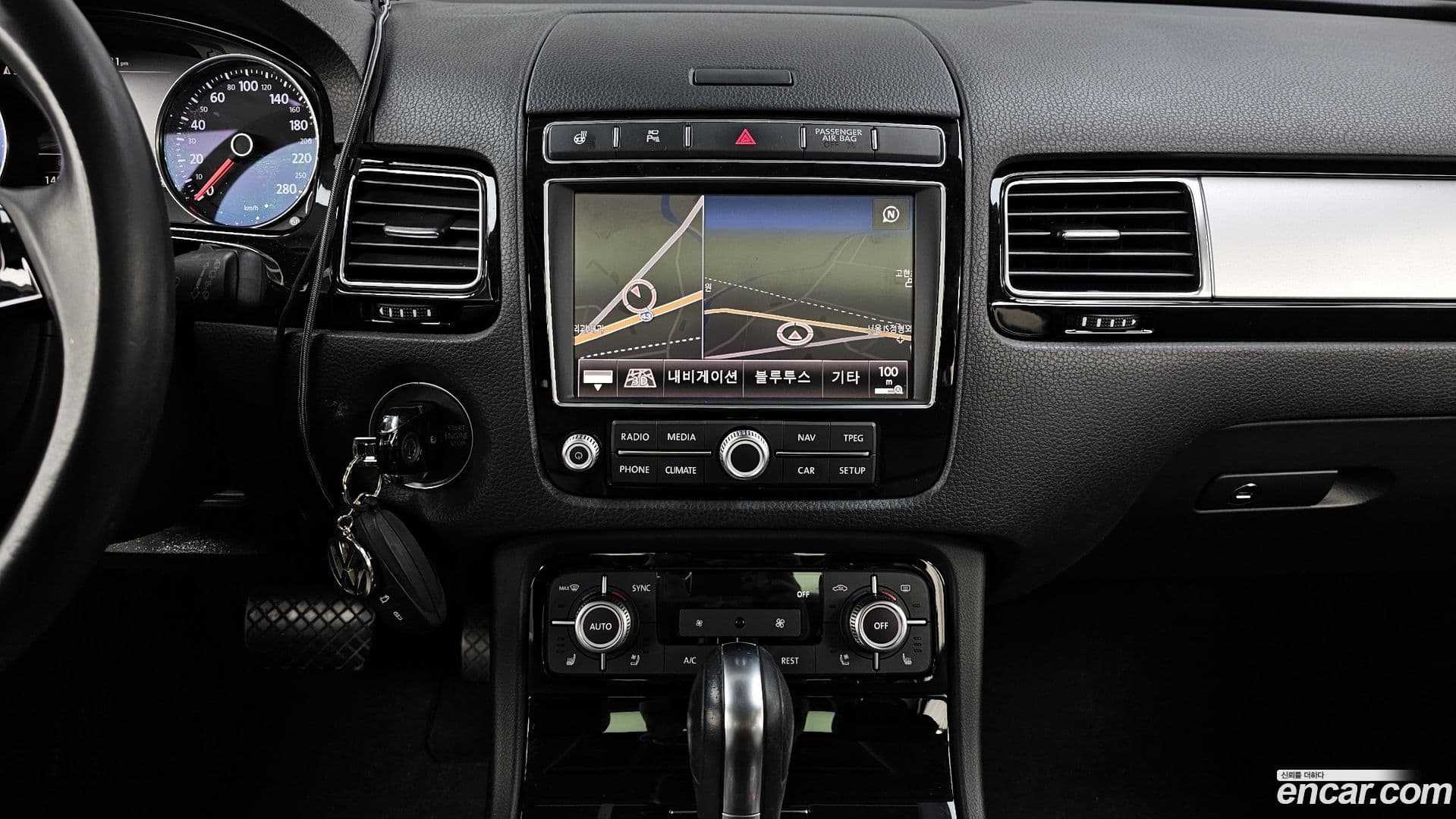 Main__Slider__Photo:Touareg Volkswagen 2015.10-14