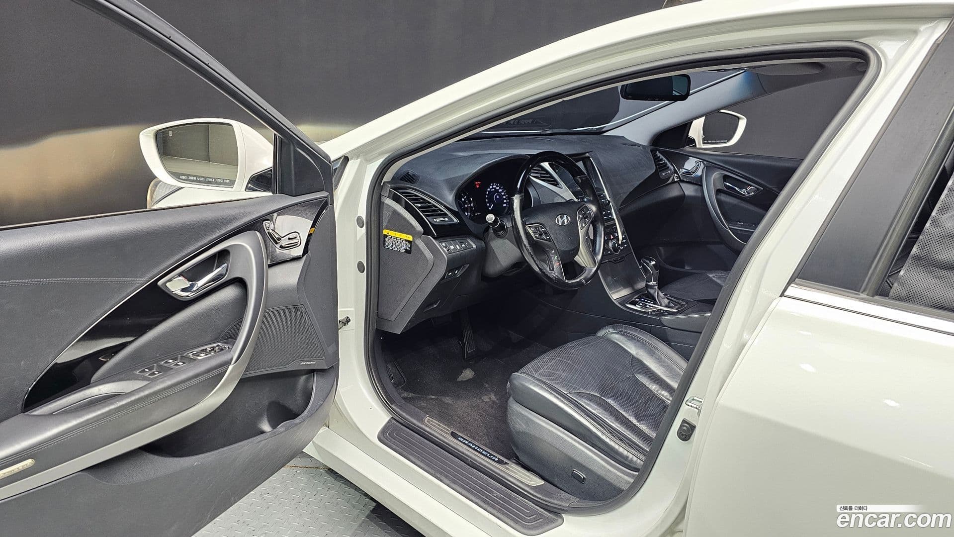 Main__Slider__Photo:Grandeur Hyundai 2013.7-10