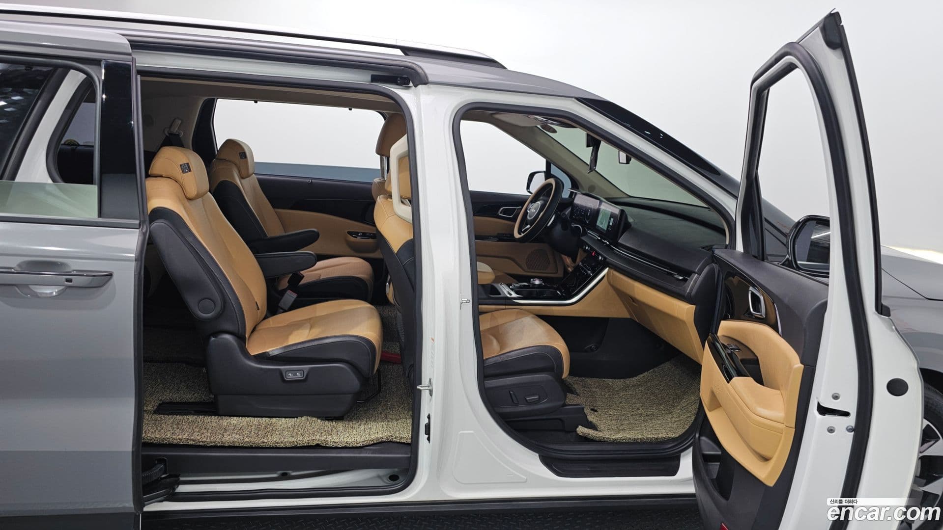 Main__Slider__Photo:Canival Kia 2022.7-10