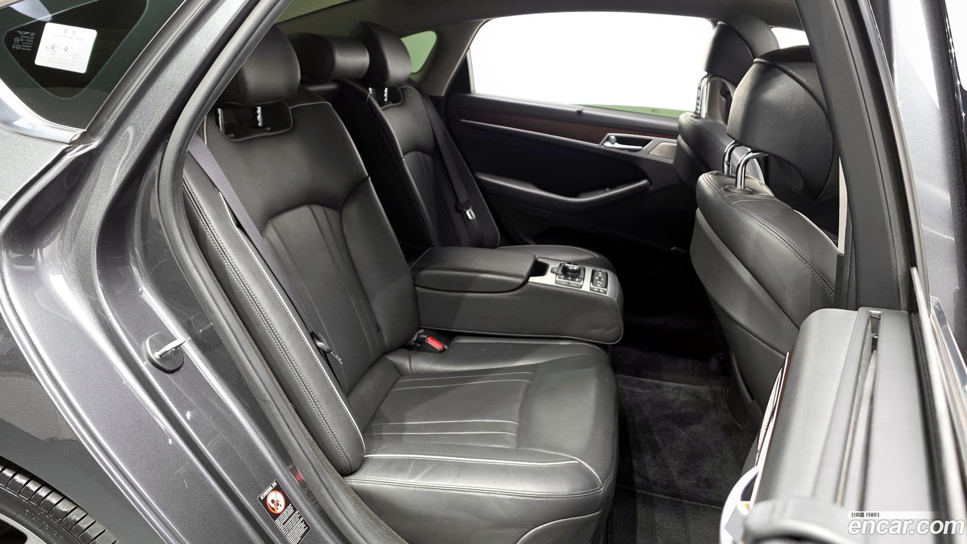 Main__Slider__Photo:G80 Genesis 2017.2-11