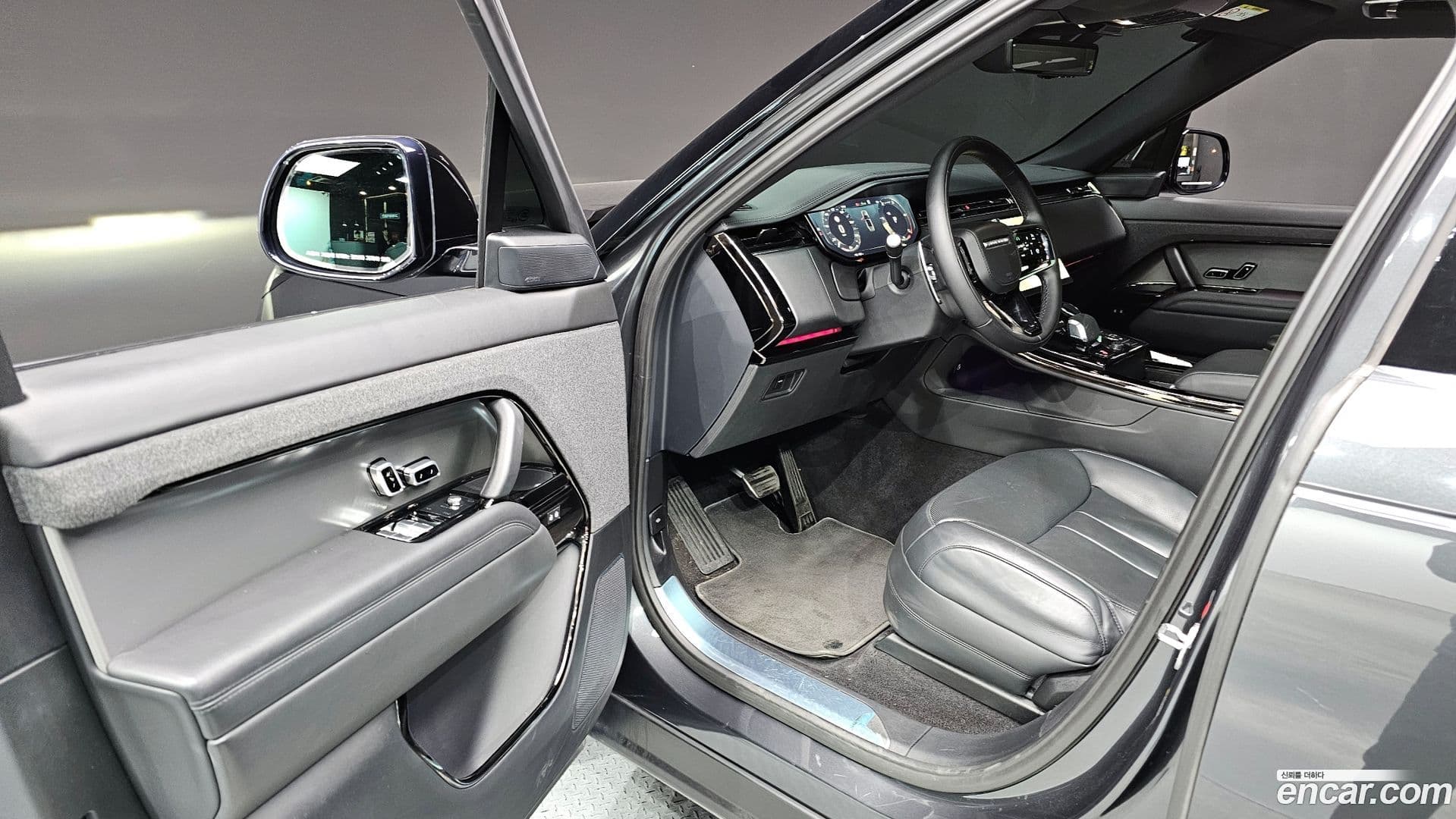 Main__Slider__Photo:Range Rover Sport Land Rover 2023.0-9