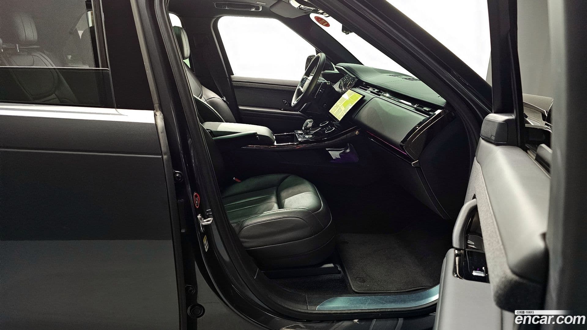 Main__Slider__Photo:Range Rover Sport Land Rover 2023.0-10