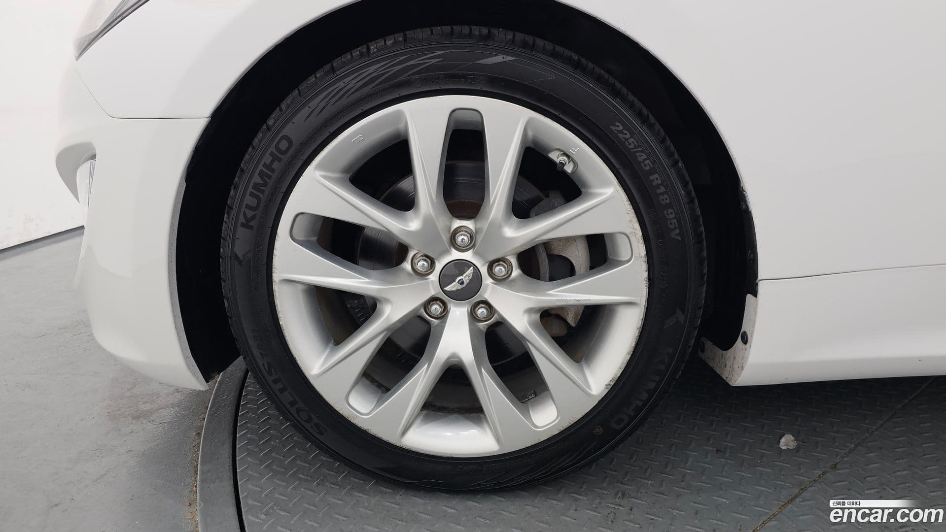 Main__Slider__Photo:Genesis Hyundai 2012.5-4