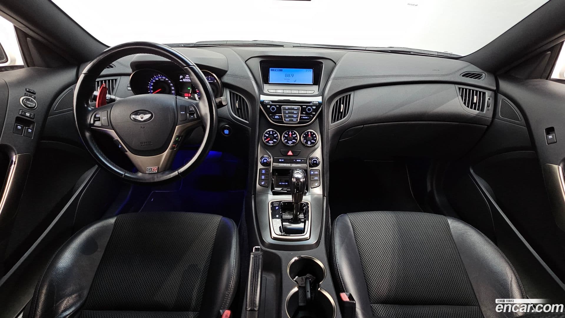 Main__Slider__Photo:Genesis Hyundai 2012.5-6