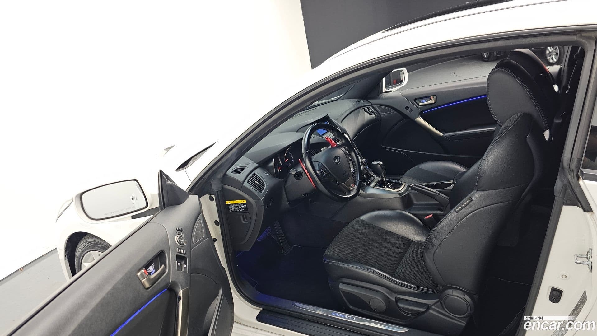 Main__Slider__Photo:Genesis Hyundai 2012.5-9