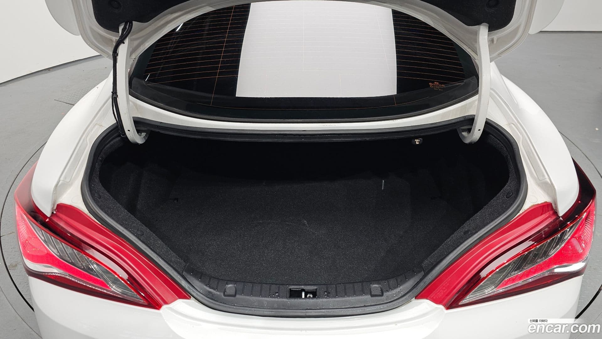 Main__Slider__Photo:Genesis Hyundai 2012.5-19