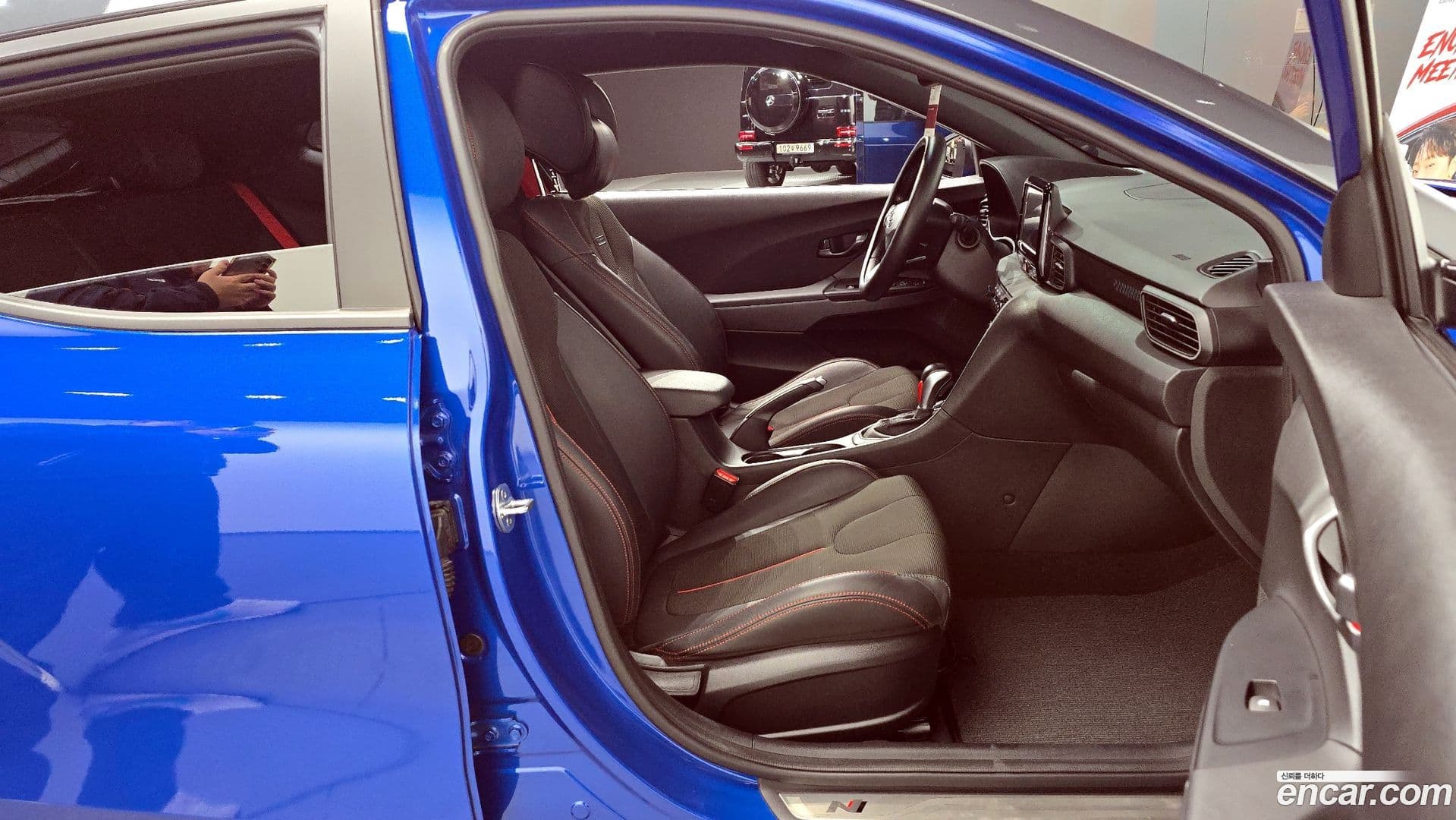 Main__Slider__Photo:Veloster Hyundai 2019.7-10