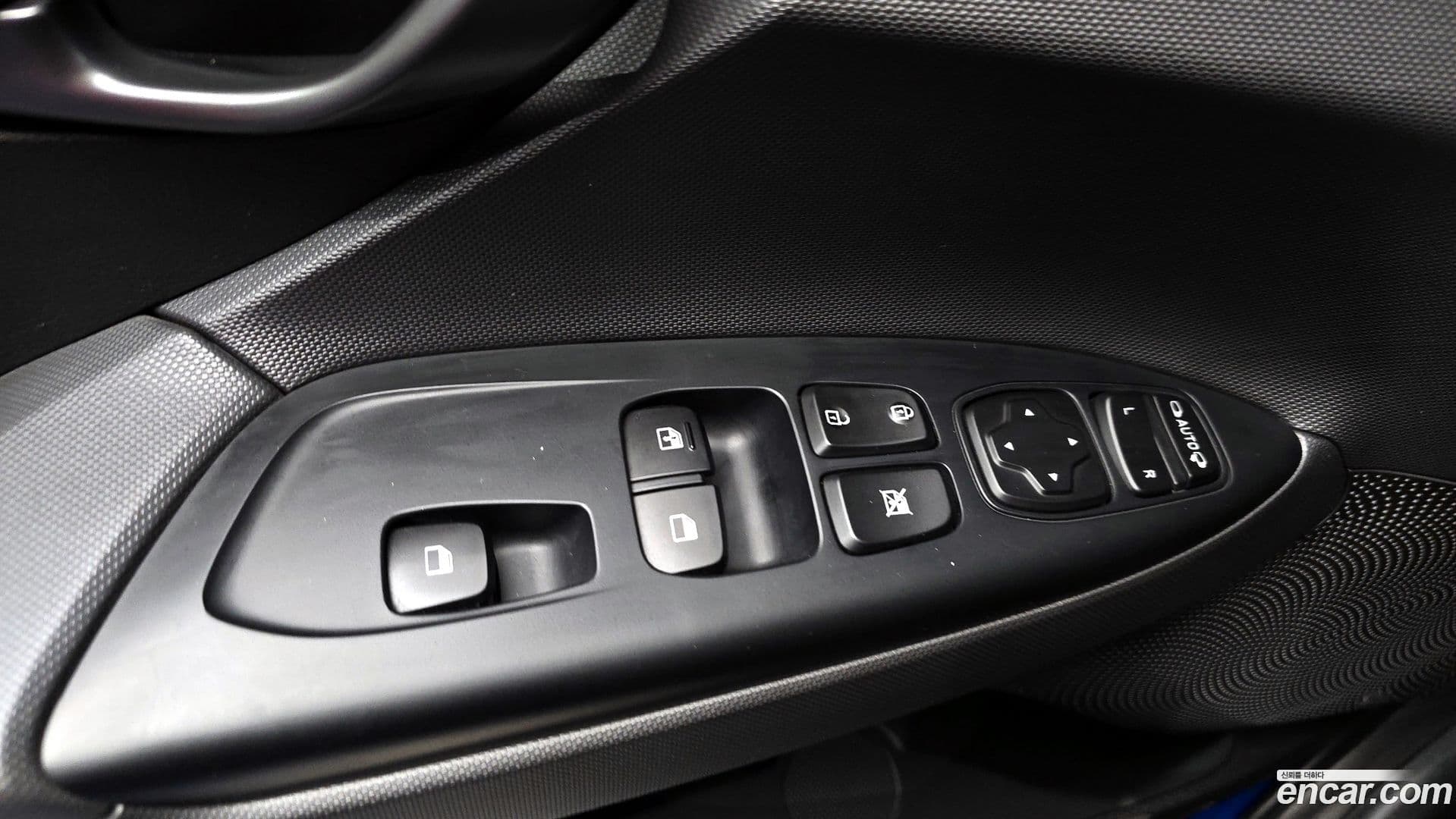 Main__Slider__Photo:Veloster Hyundai 2019.7-15