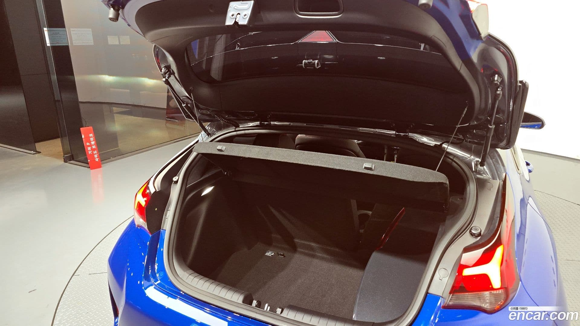 Main__Slider__Photo:Veloster Hyundai 2019.7-19