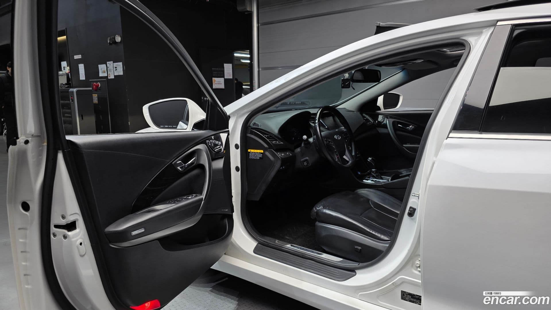 Main__Slider__Photo:Grandeur Hyundai 2015.4-10