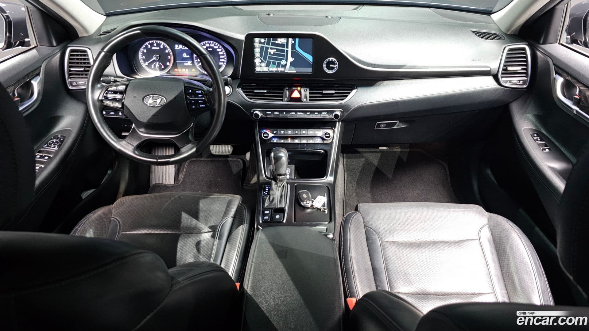 Main__Slider__Photo:Grandeur Hyundai 2017.3-6