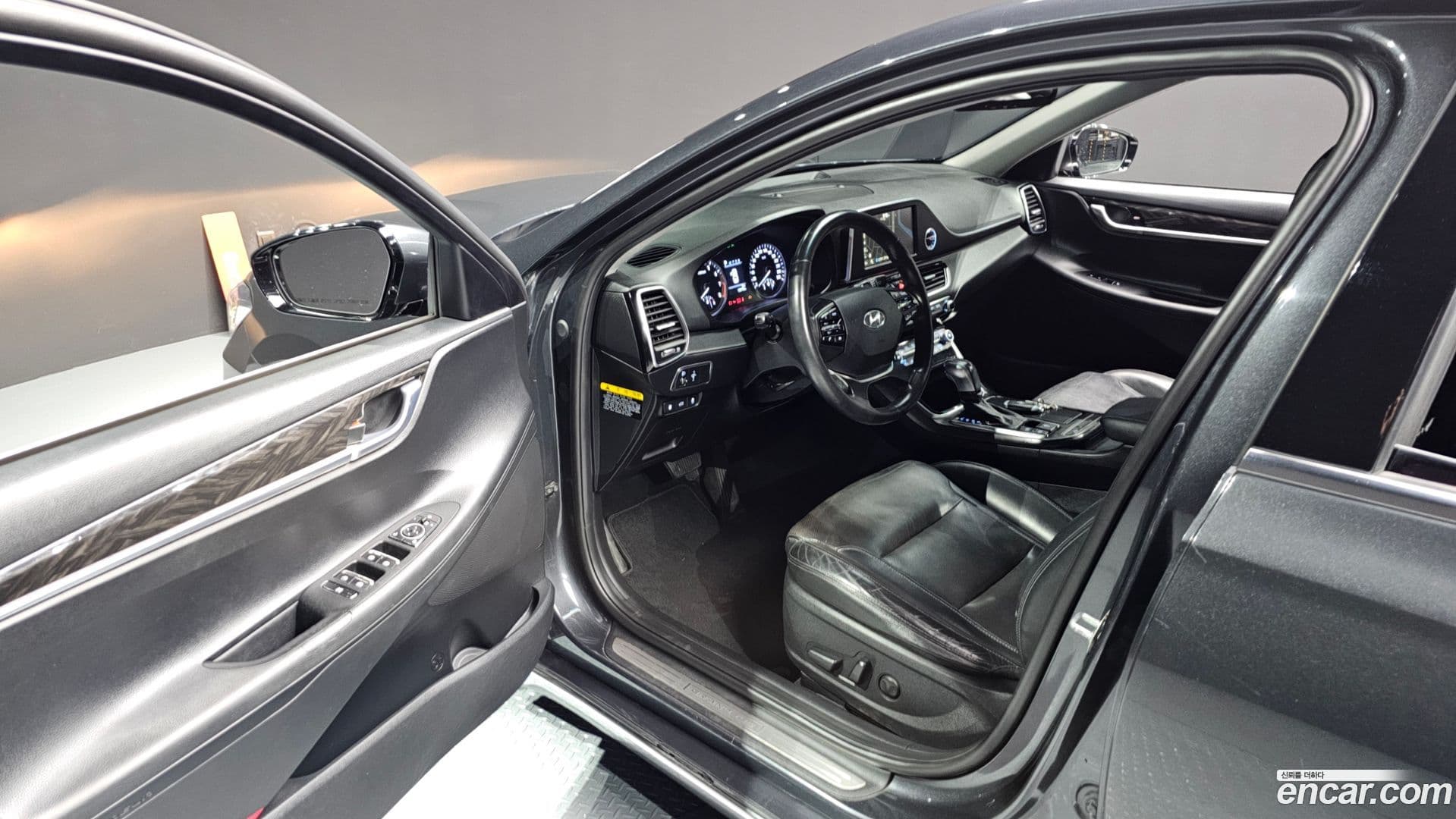 Main__Slider__Photo:Grandeur Hyundai 2017.3-9