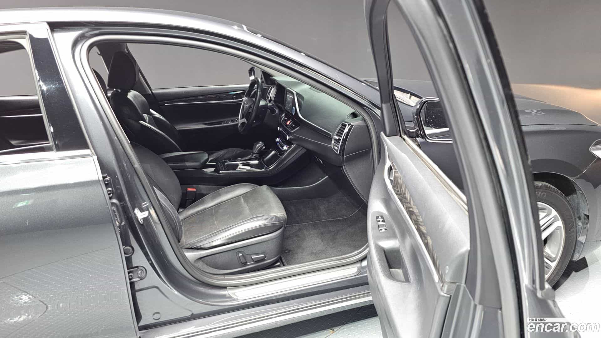 Grandeur Hyundai 2017.3-OPTION-015