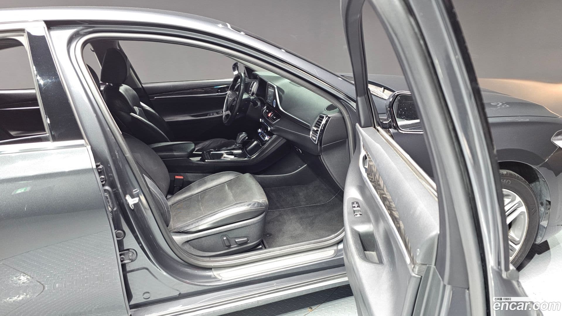 Main__Slider__Photo:Grandeur Hyundai 2017.3-10