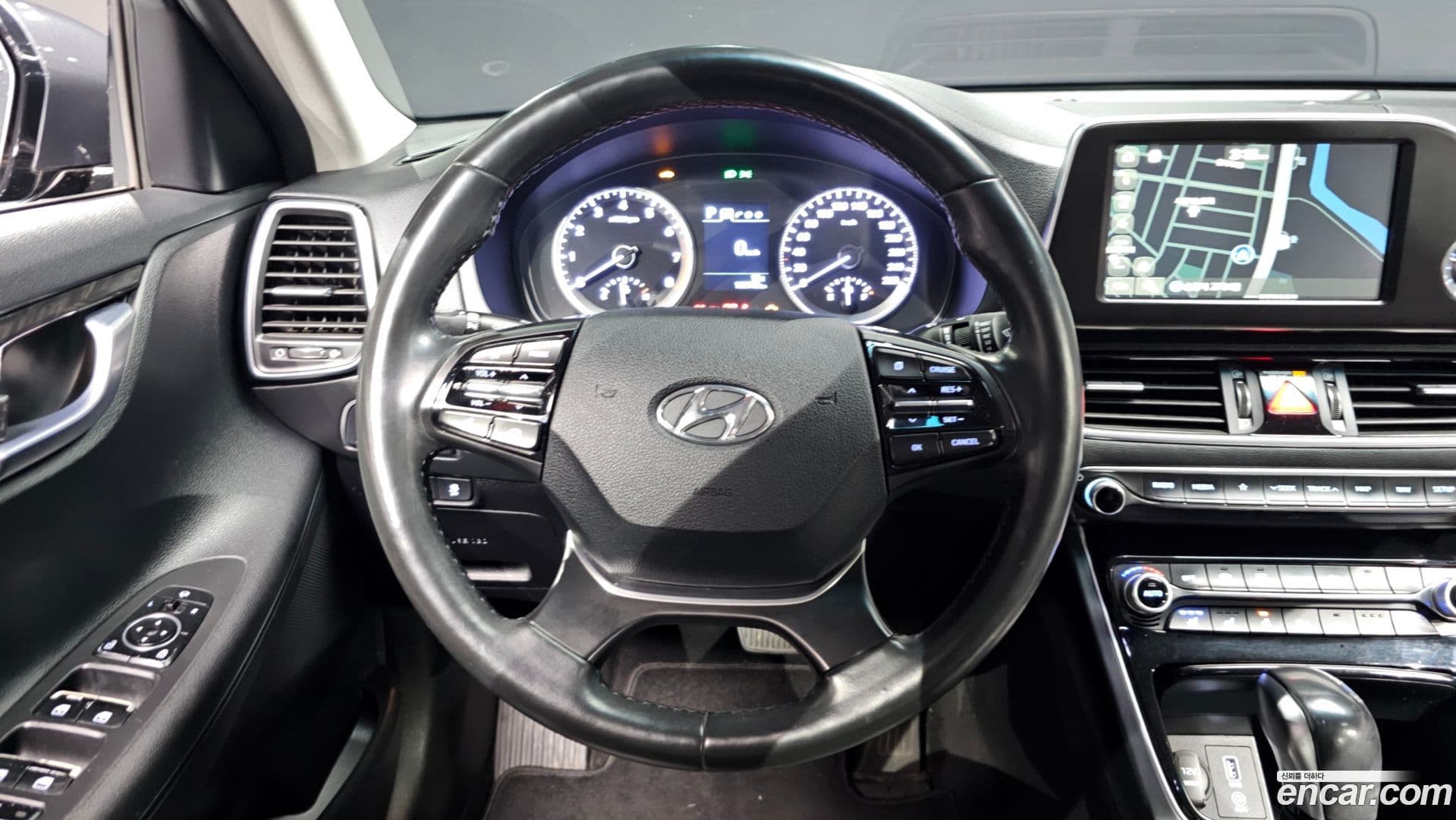 Main__Slider__Photo:Grandeur Hyundai 2017.3-12