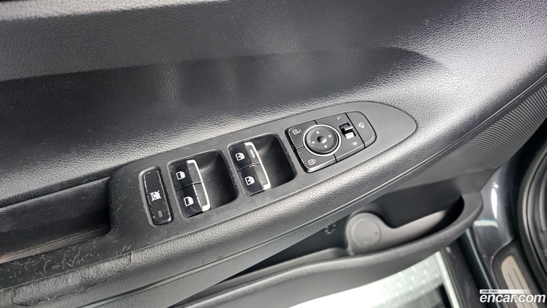 Main__Slider__Photo:Grandeur Hyundai 2017.3-17