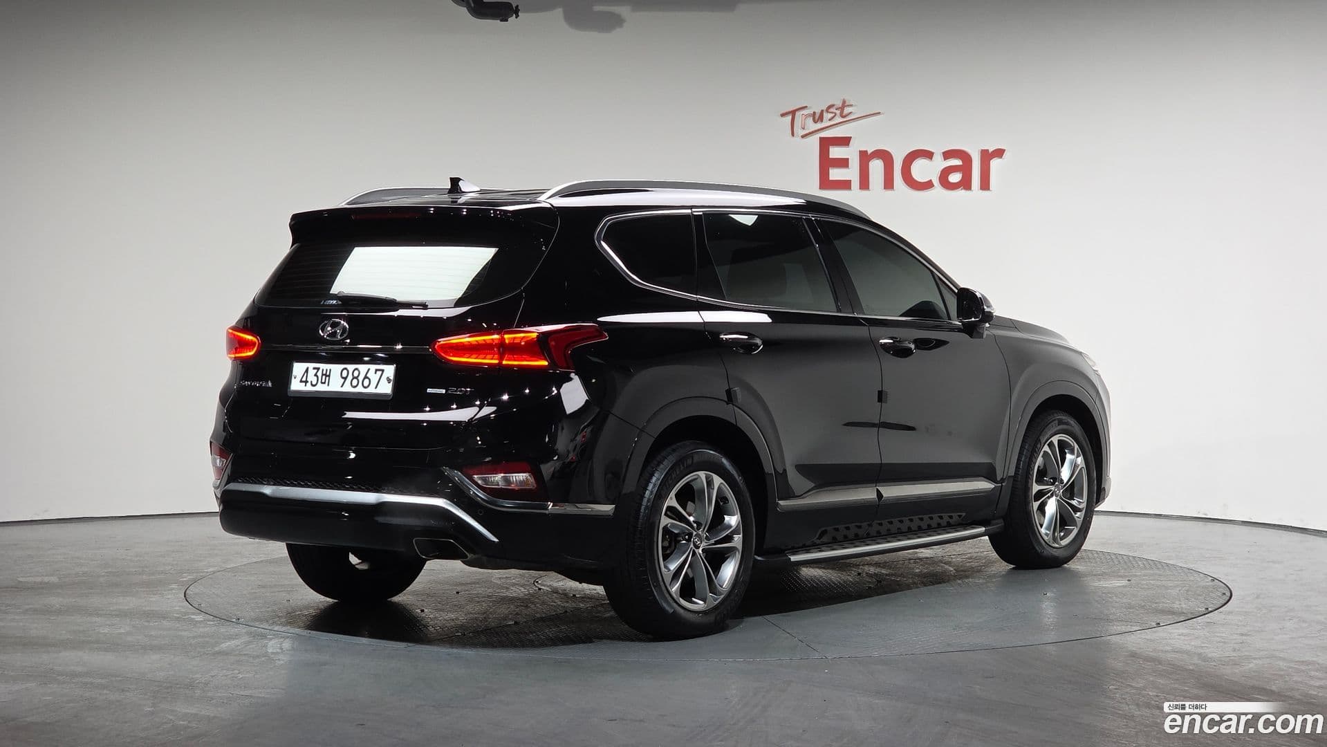 Main__Slider__Photo:Santafe Hyundai 2019.2-1