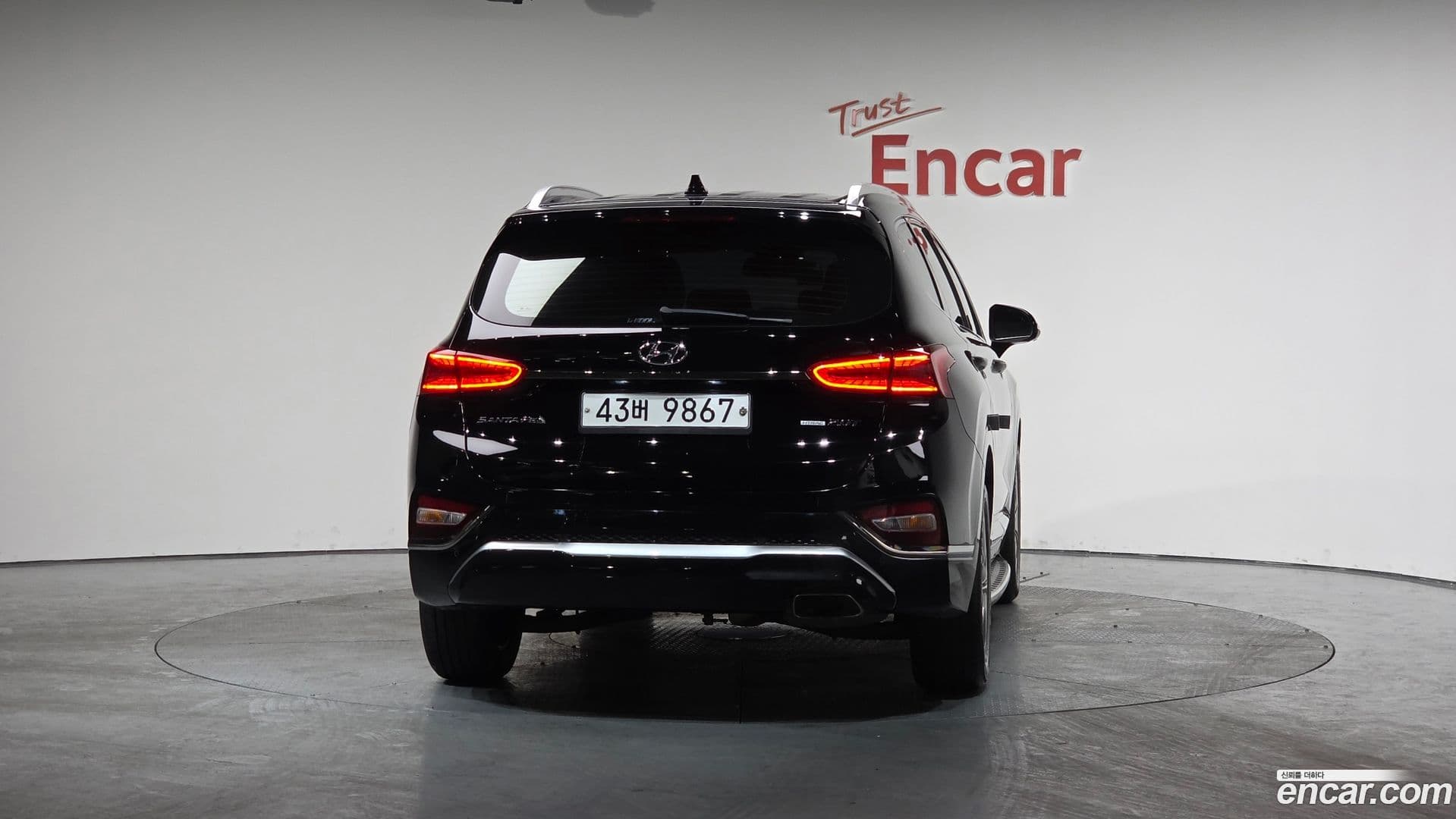 Main__Slider__Photo:Santafe Hyundai 2019.2-3