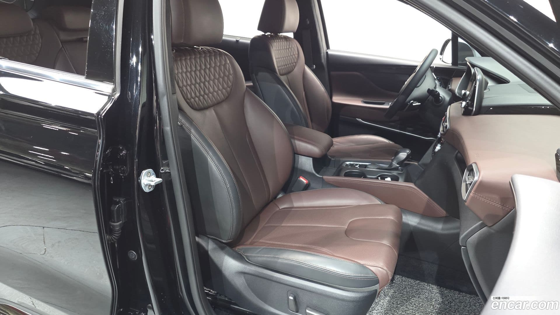 Main__Slider__Photo:Santafe Hyundai 2019.2-9