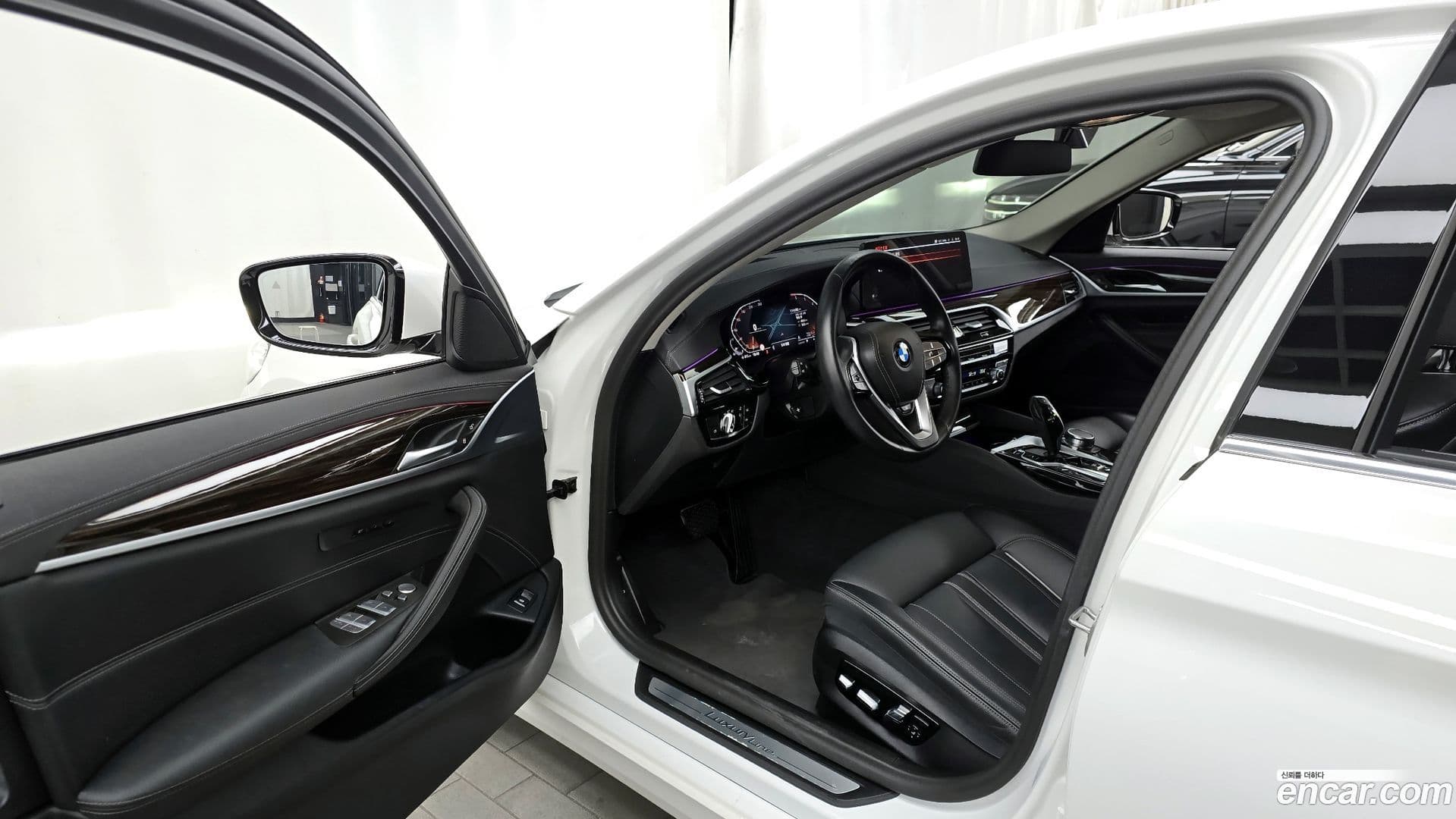 Main__Slider__Photo:5-Series BMW 2023.5-9