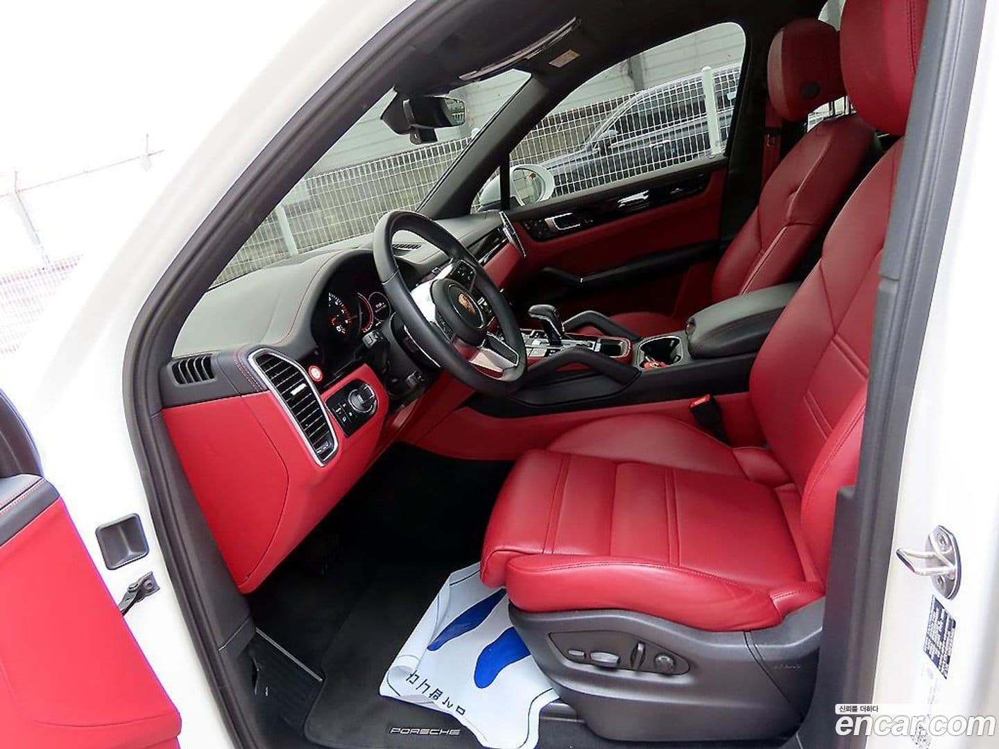 Main__Slider__Photo:Cayenne Porsche 2022.10-4