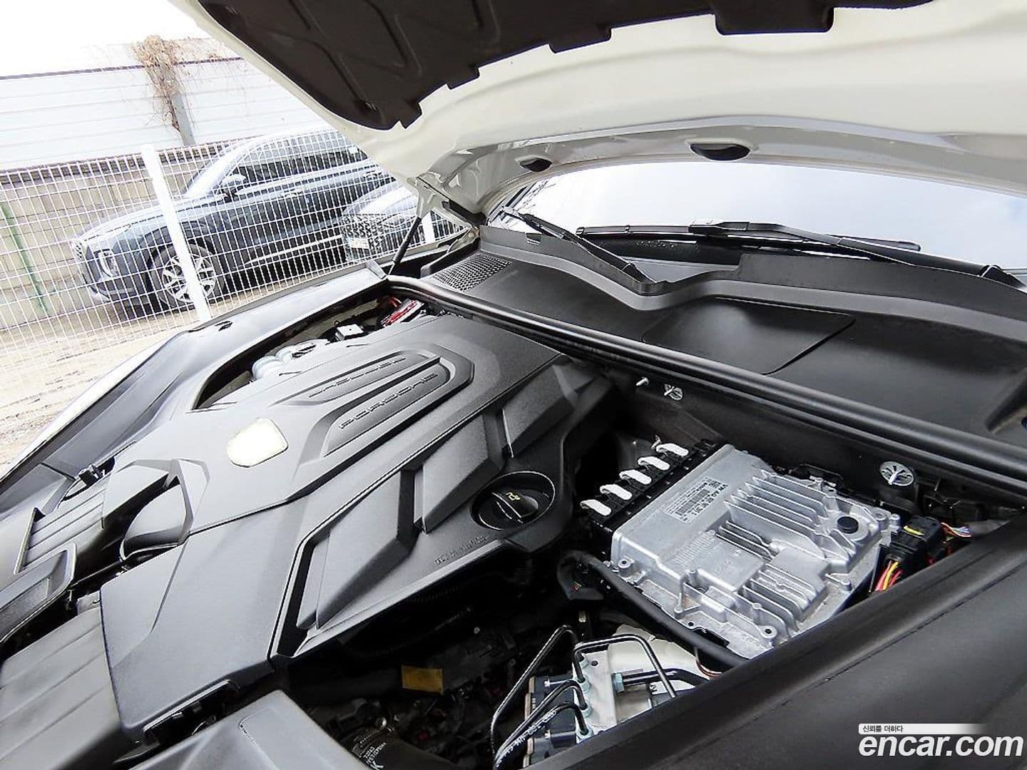 Main__Slider__Photo:Cayenne Porsche 2022.10-18