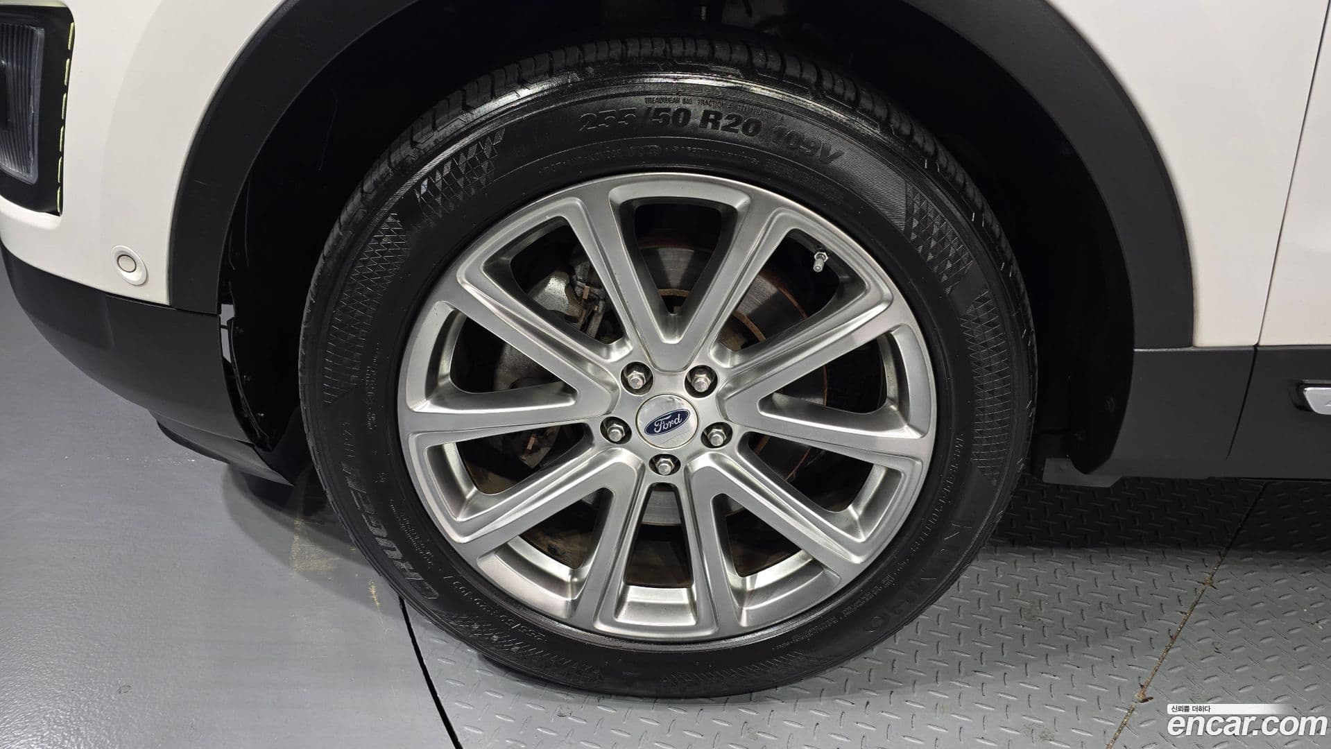 Main__Slider__Photo:Explorer Ford 2016.0-4