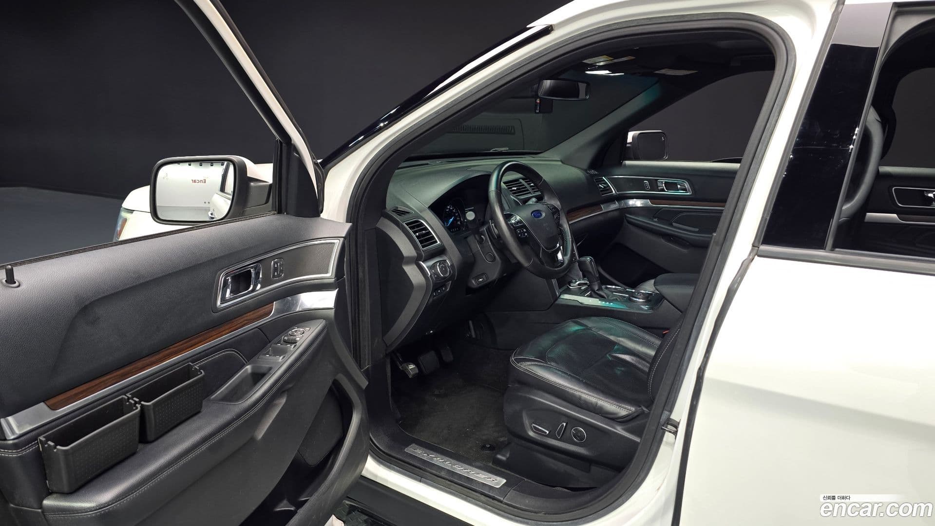 Main__Slider__Photo:Explorer Ford 2016.0-10