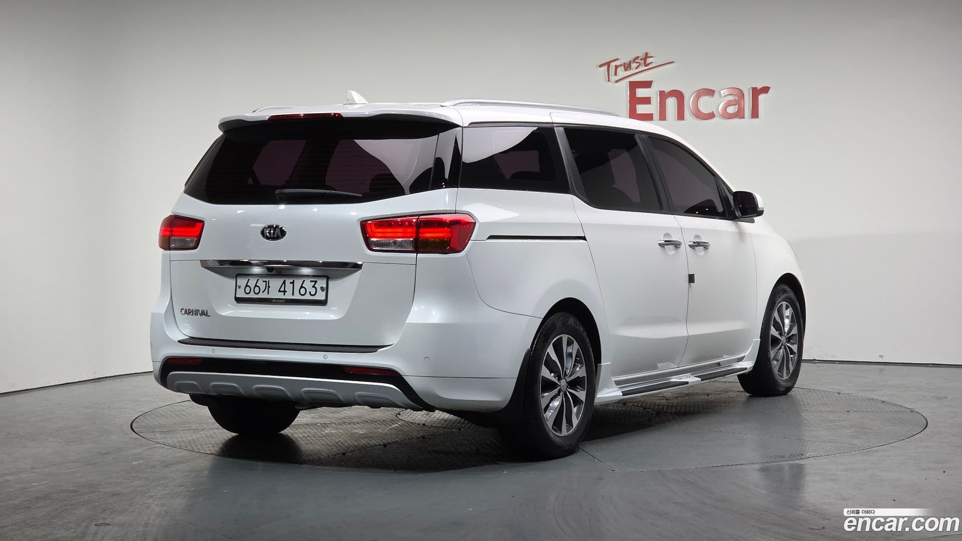 Main__Slider__Photo:Canival Kia 2017.4-1