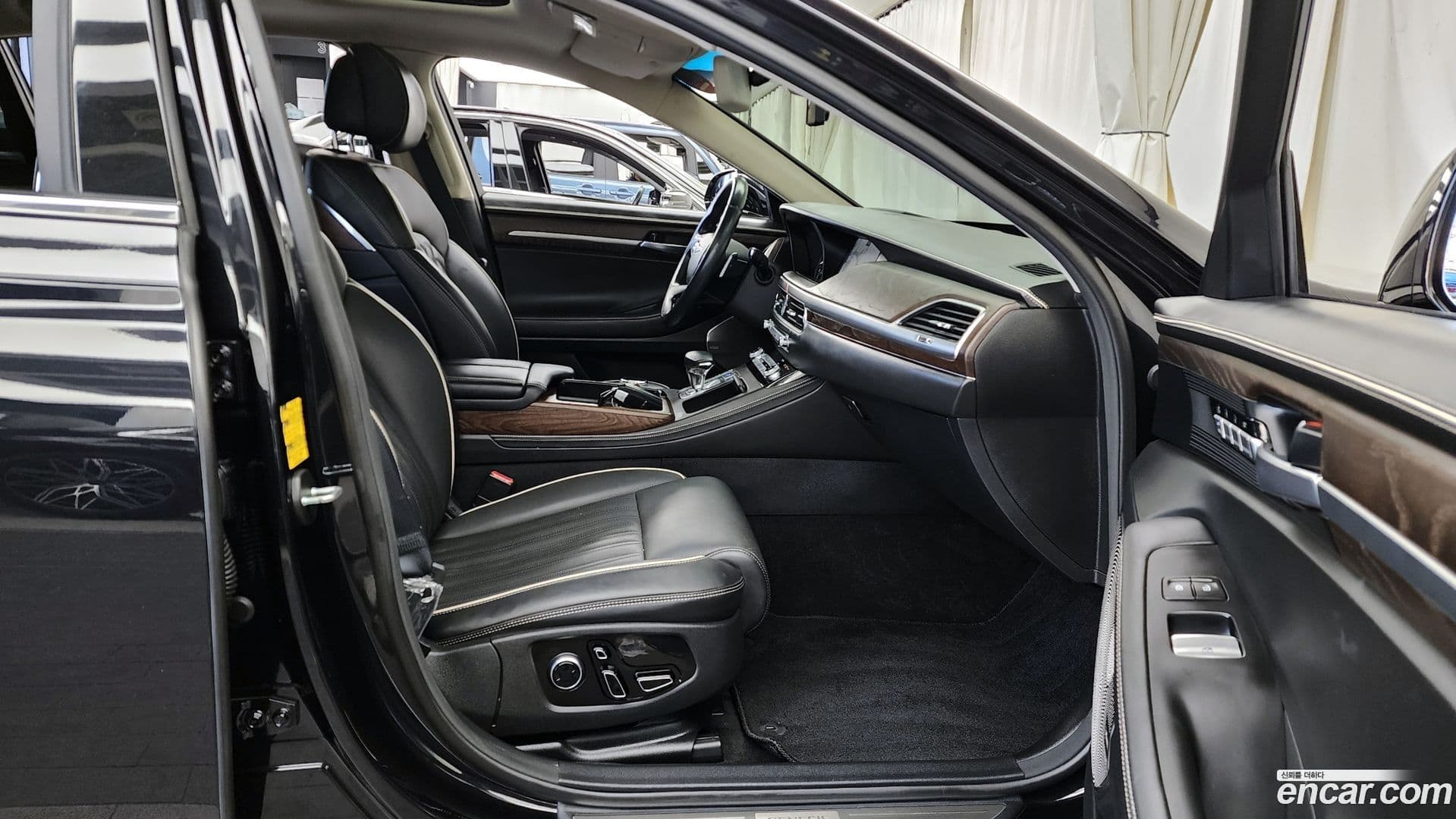 Main__Slider__Photo:G90 Genesis 2020.10-10