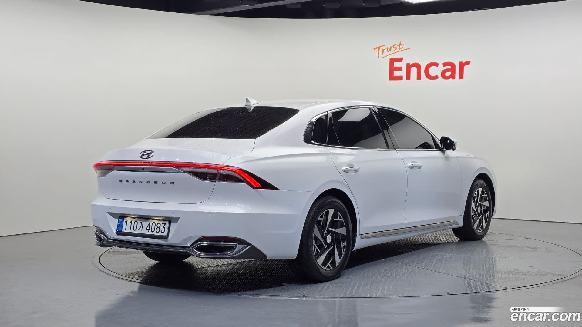 Main__Slider__Photo:Grandeur Hyundai 2021.10-1