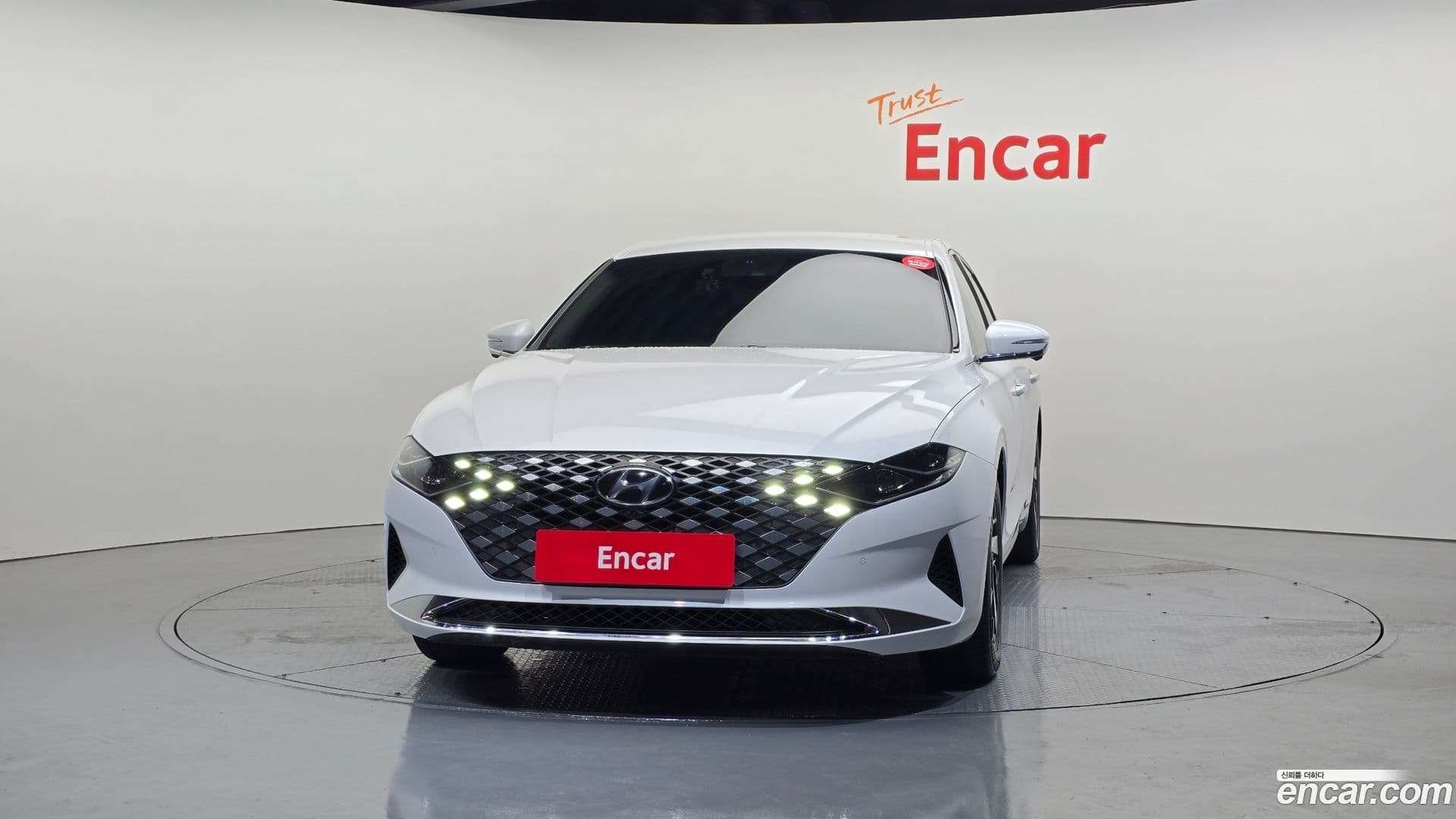 Main__Slider__Photo:Grandeur Hyundai 2021.10-2