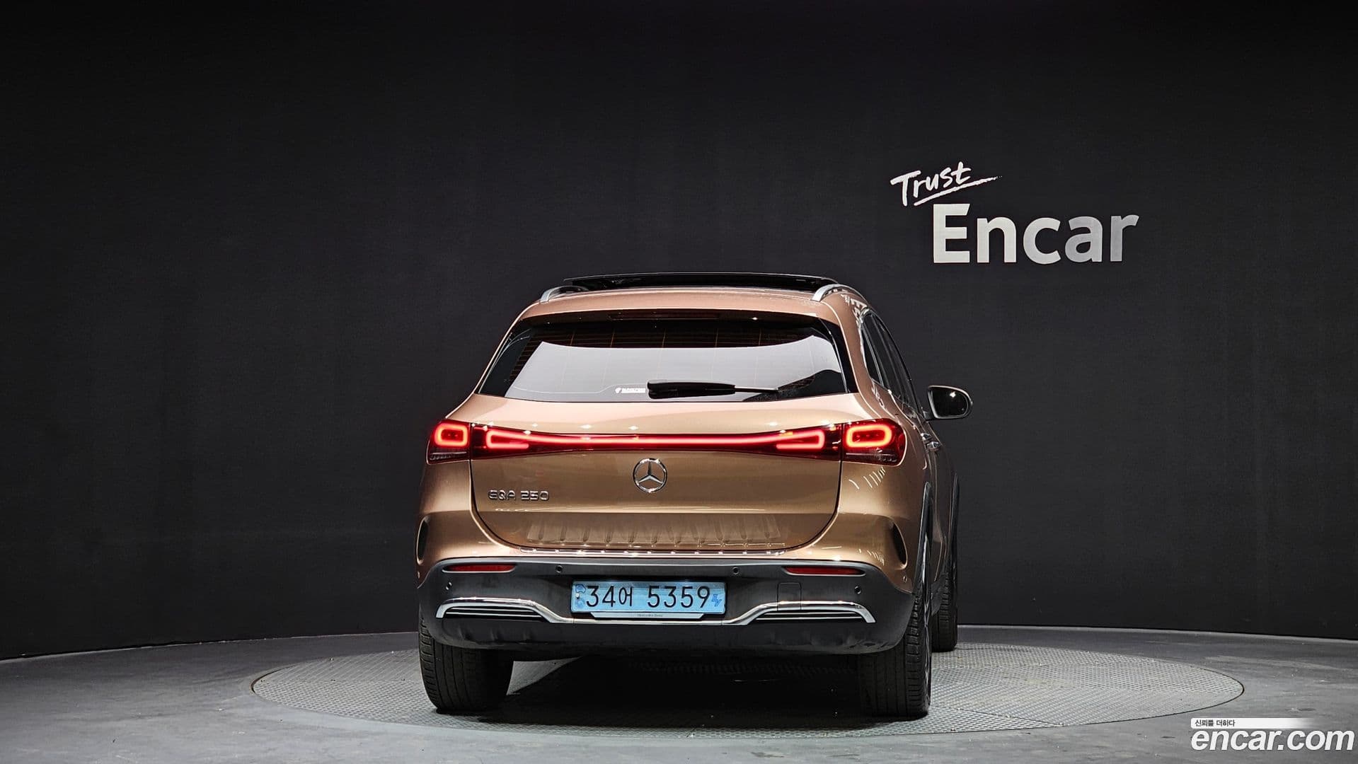 Main__Slider__Photo:EQA Mercedes-Benz 2022.10-3