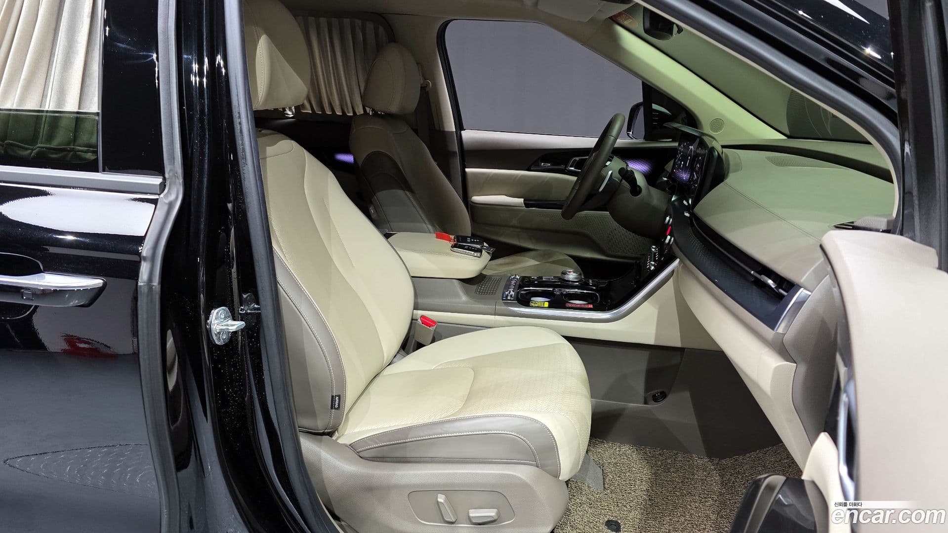 Main__Slider__Photo:Canival Kia 2023.8-10