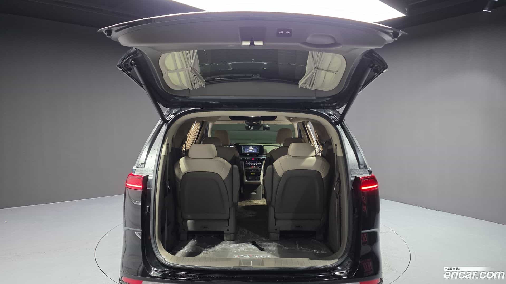 Canival Kia 2023.8-OPTION-024