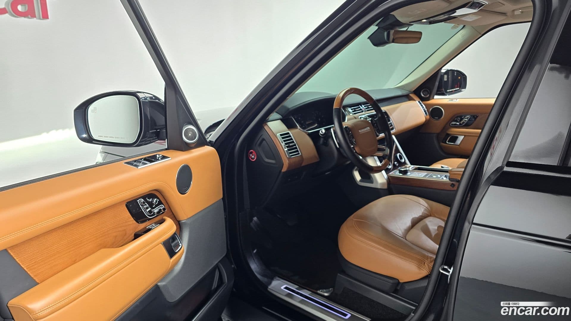 Main__Slider__Photo:Range Rover Land Rover 2020.4-9