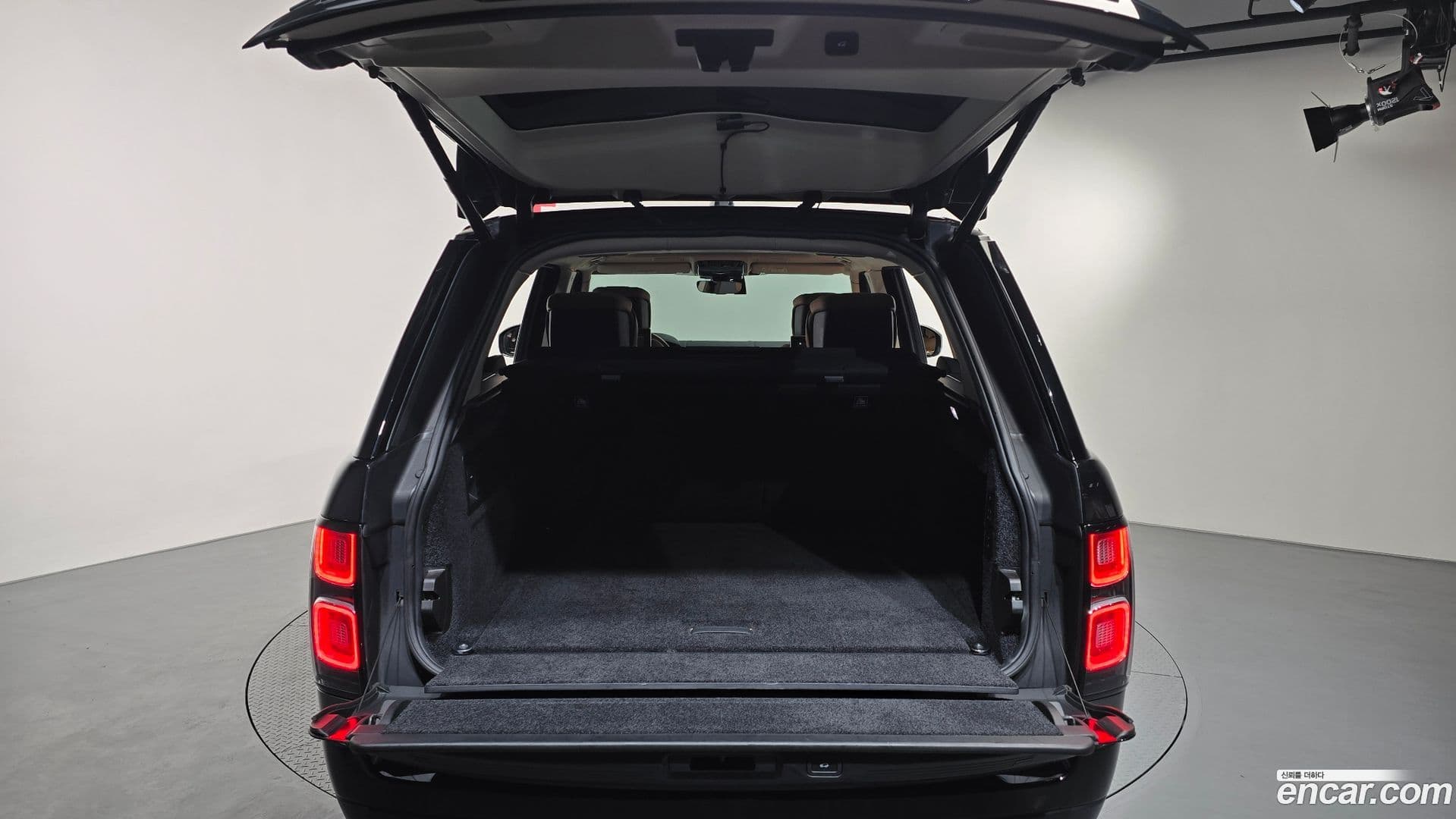 Main__Slider__Photo:Range Rover Land Rover 2020.4-19