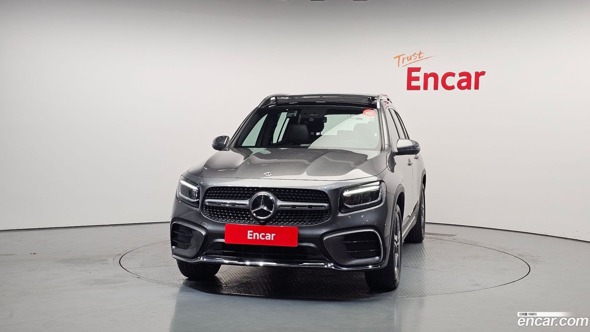 Main__Slider__Photo:GLB-Class Mercedes-Benz 2025.4-2