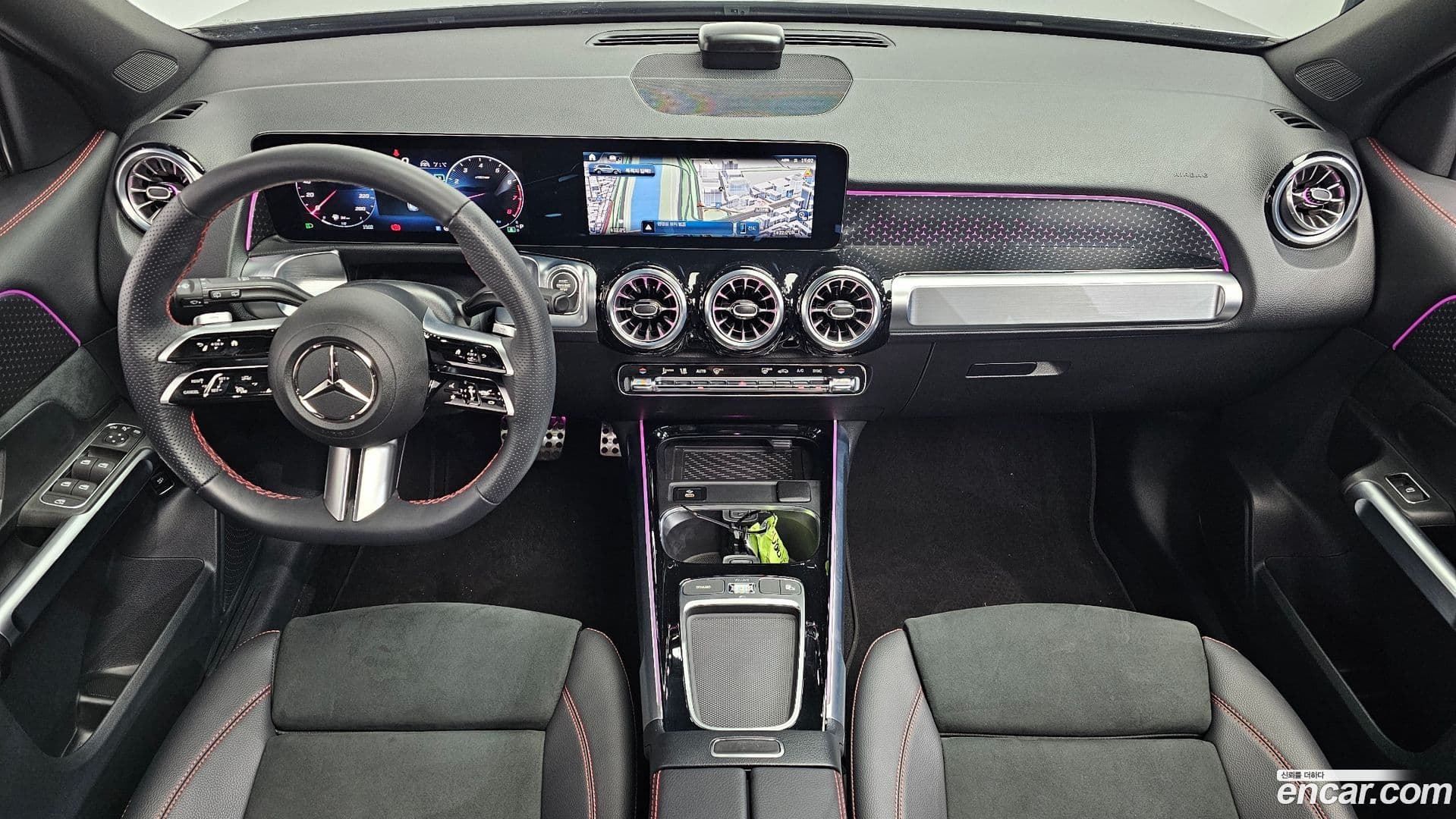 Main__Slider__Photo:GLB-Class Mercedes-Benz 2025.4-6